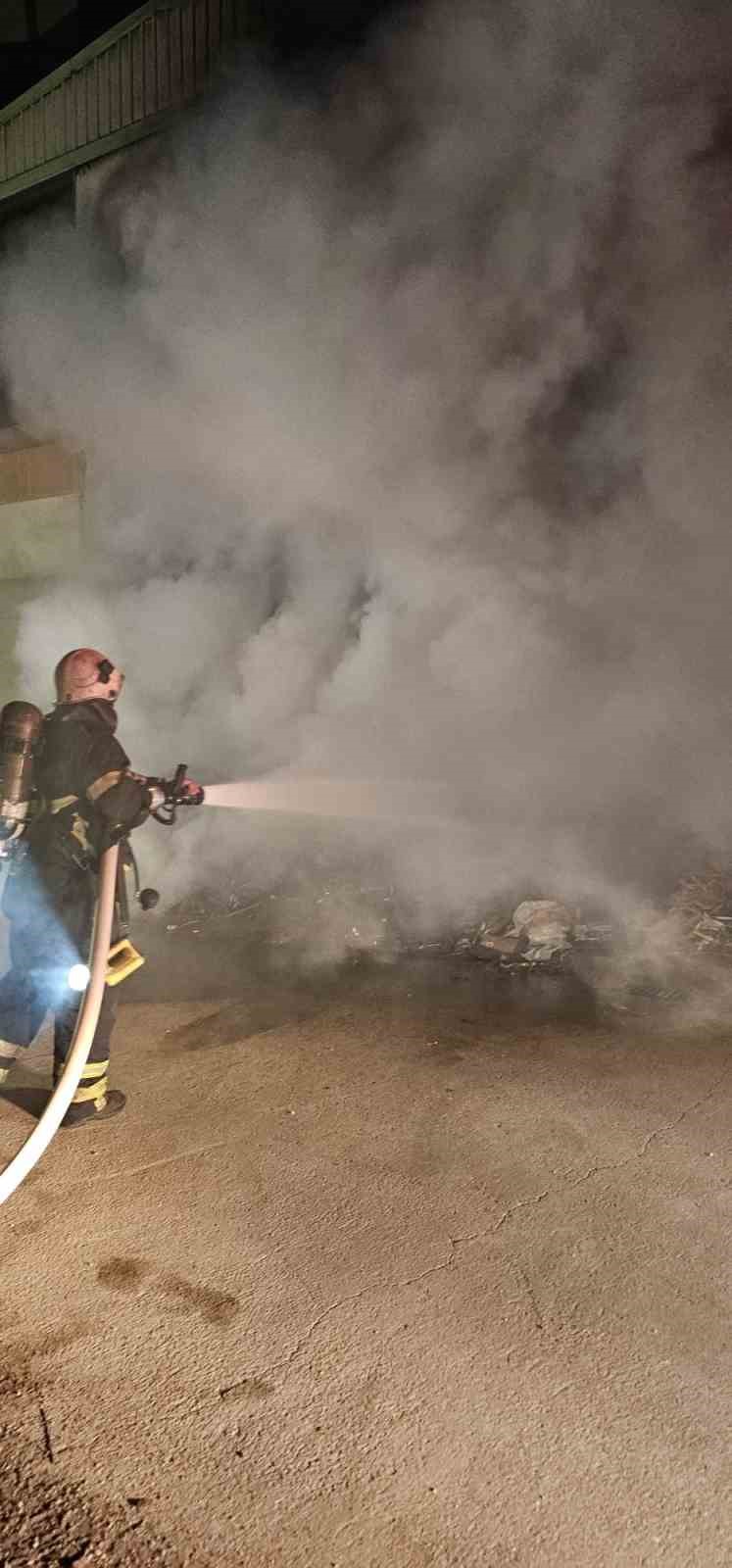 Bursa’da fabrika bahçesinde çıkan yangın korkuttu