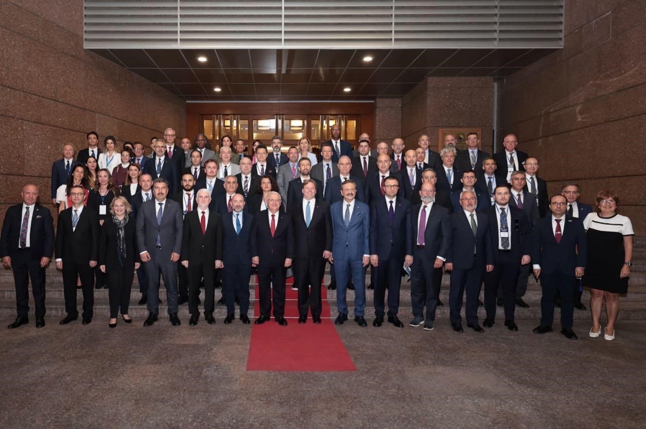 Bakan Güler: "Türkiye, 2025 yılında 10 milyar 54 milyon dolarlık bir ihracat hacmine ulaşmıştır"