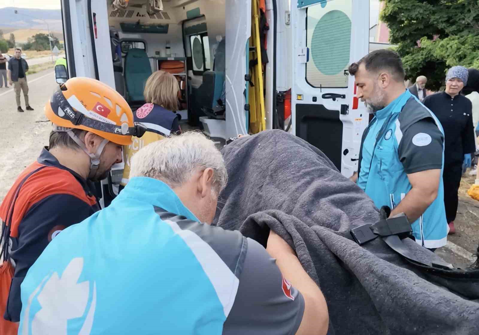 Kırıkkale’de yolcu otobüsü devrildi: 3’ü ağır 41 yaralı