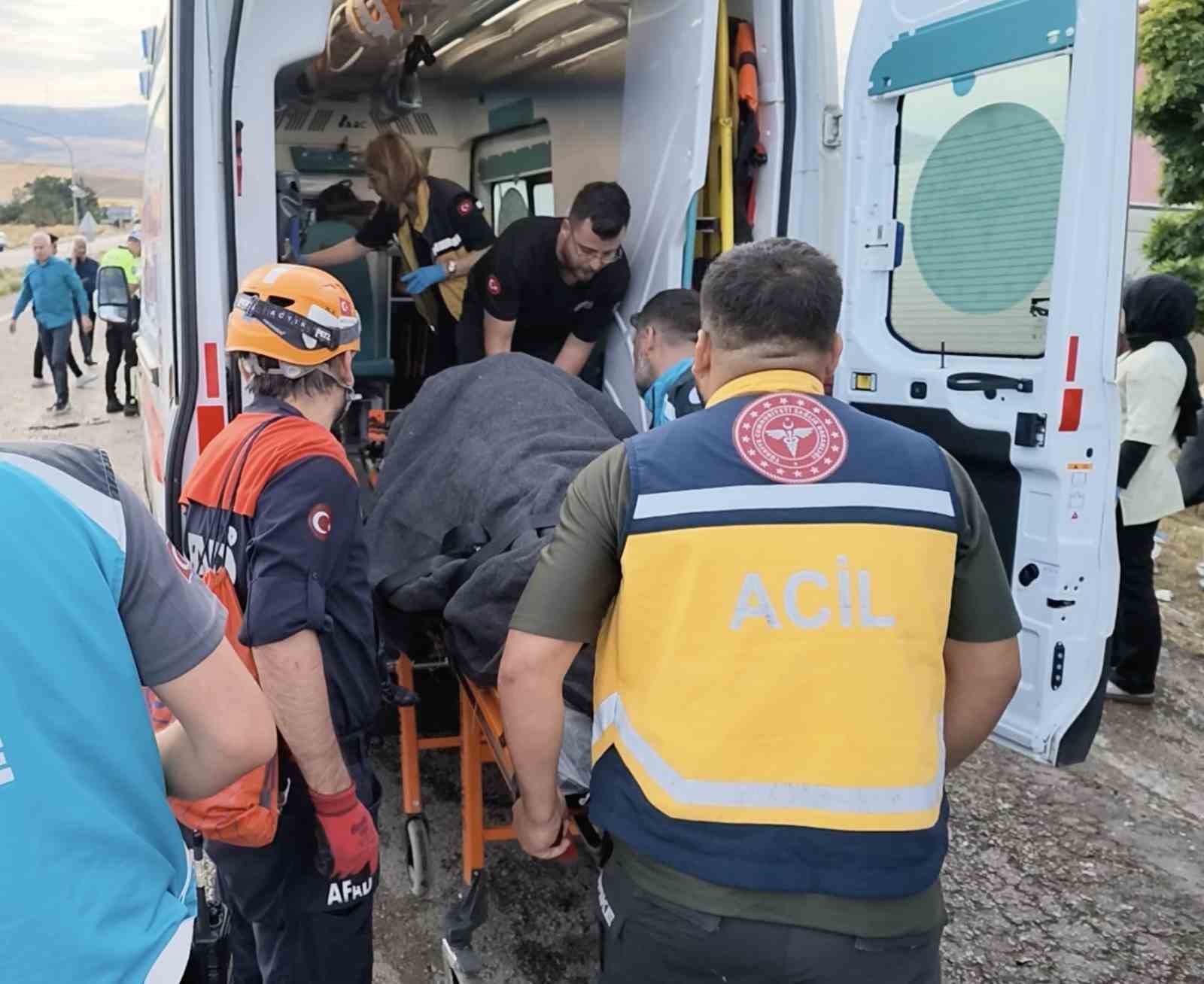 Kırıkkale’de yolcu otobüsü devrildi: 3’ü ağır 41 yaralı