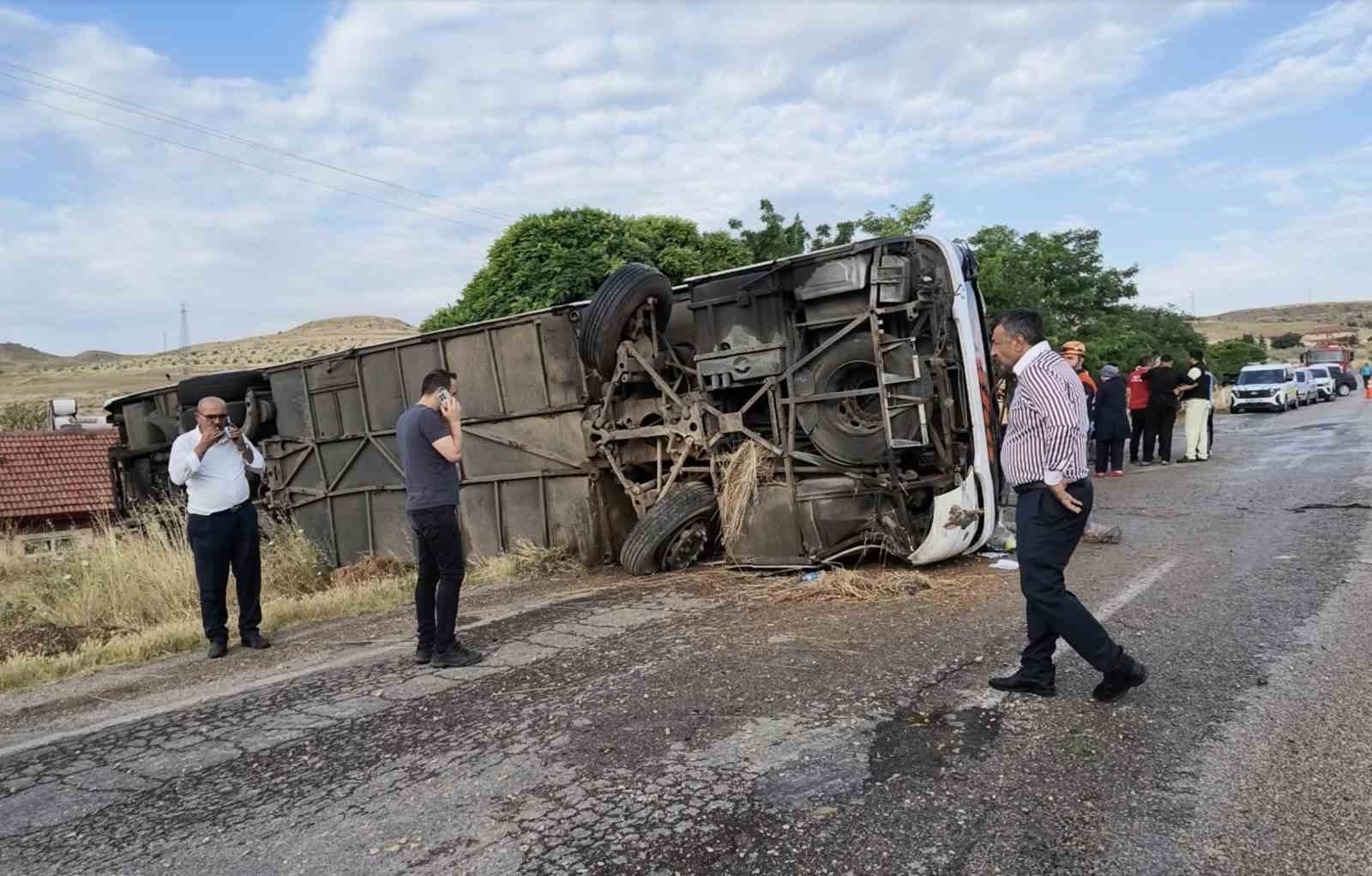 Kırıkkale’de yolcu otobüsü devrildi: 3’ü ağır 41 yaralı