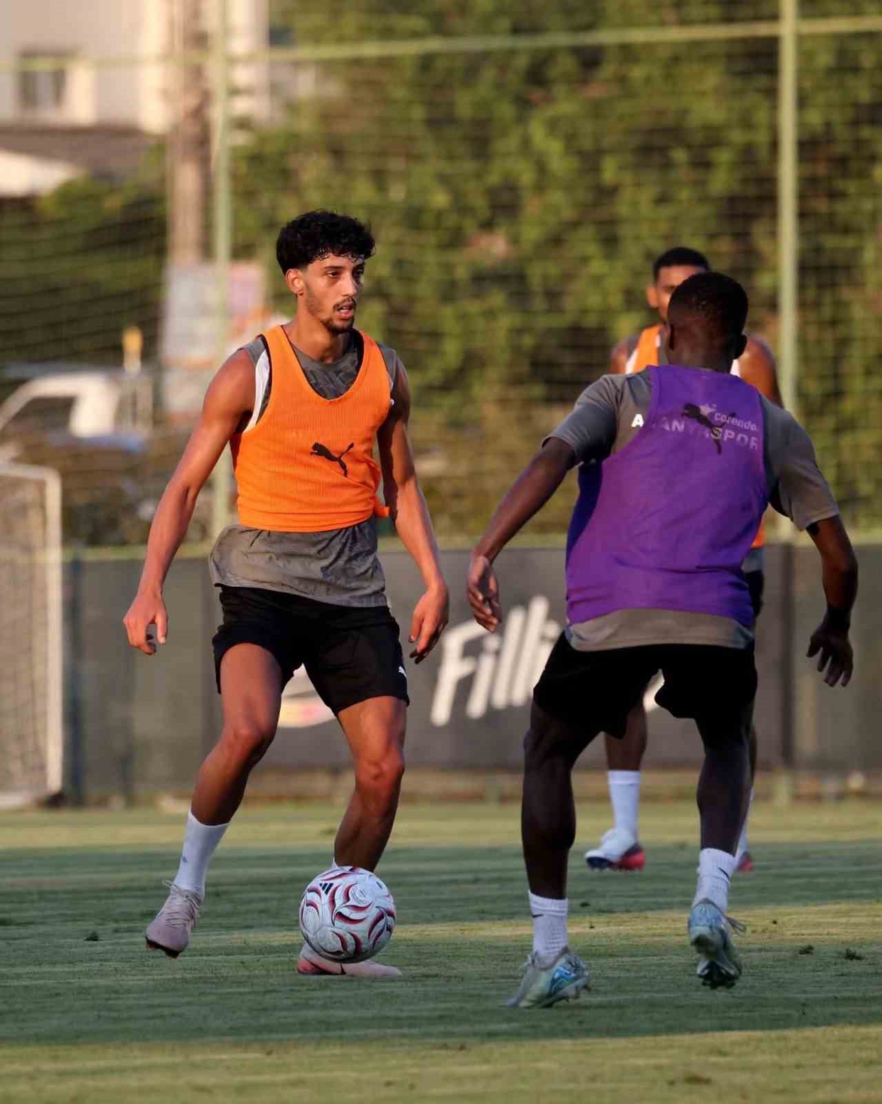 Alanyaspor’da yeni sezon hazırlıkları başladı