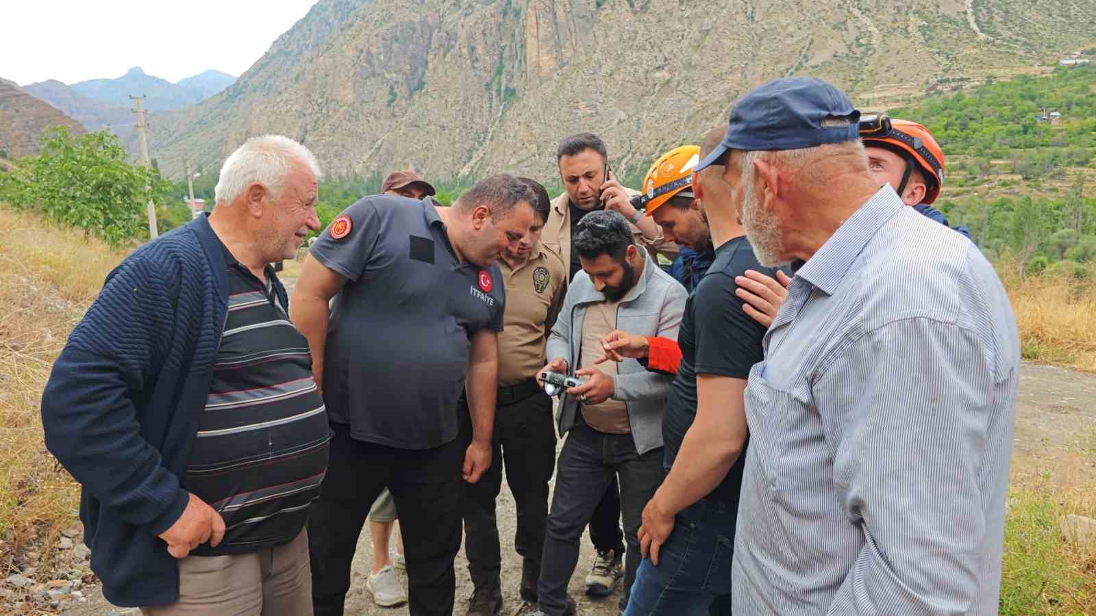 Kayalık alanda mahsur kalan genç, AFAD’ın 2 saatlik operasyonuyla kurtarıldı