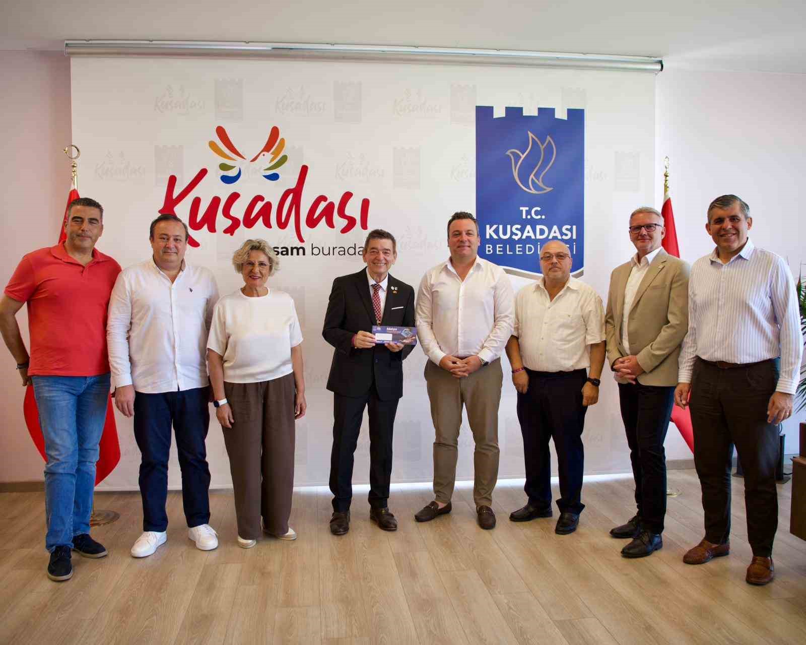 Kuşadası Belediyesi’nden Alman Arndt’a fahri hemşehrilik unvanı