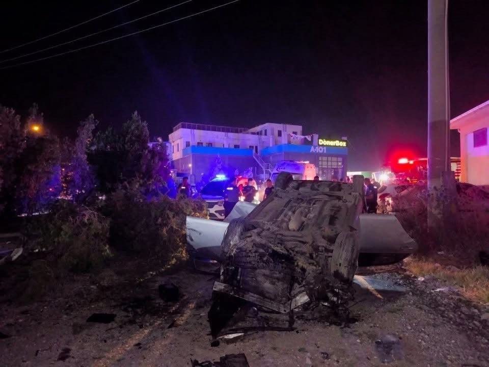 Arsuz’da takla atan otomobildeki 3 kişi yaralandı