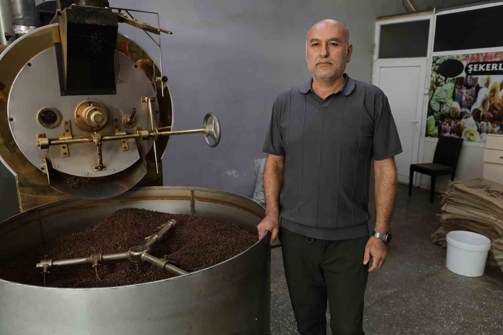 Kahve borcu yüzünden toptancıyı iş yerinde darbetti