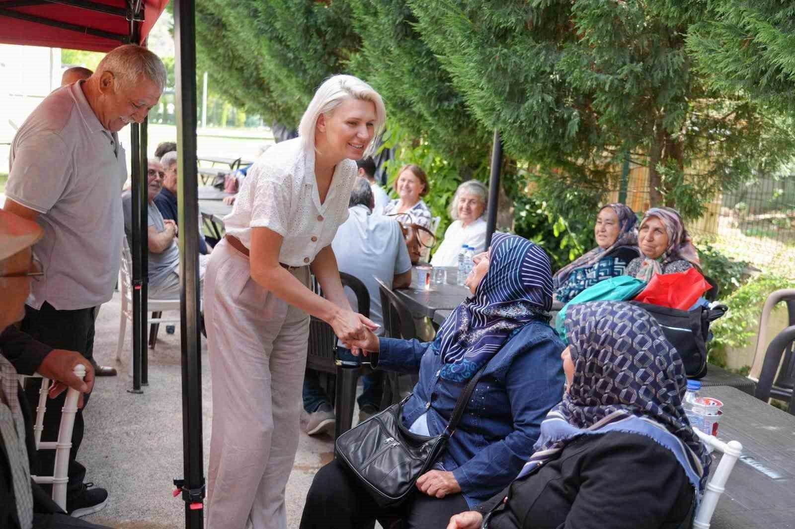 Yetiştirme yurdunda kalan vatandaşlar yıllar sonra aynı sofrada buluştu