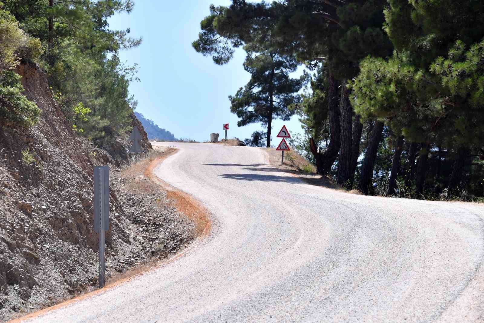 Silifke’de kırsal ulaşımı rahatlatan yol çalışması tamamlandı