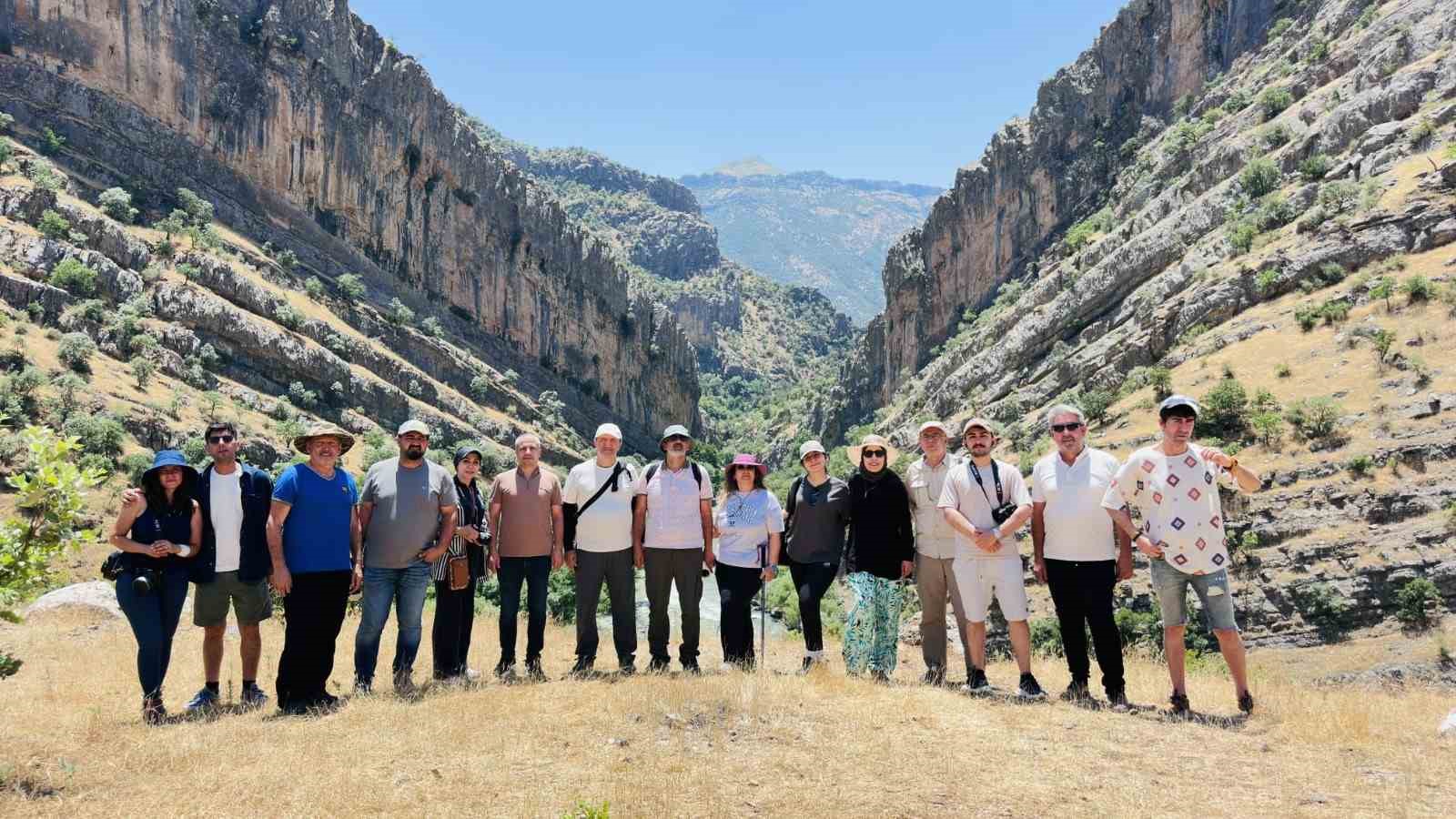 Fotono21, Hakkari’nin etkileyici coğrafyasını fotoğrafladı