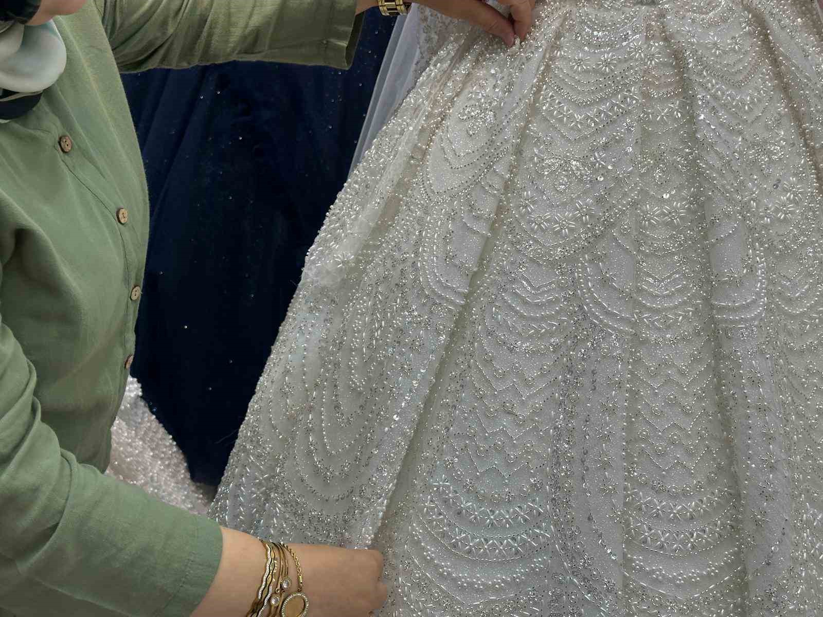 Bu sezon dantel ve kaburga gelinlik modelleri revaçta