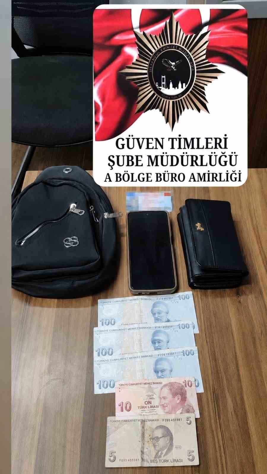 Fatih’te kadın hırsız bankta oturan vatandaşın çantasını böyle çaldı