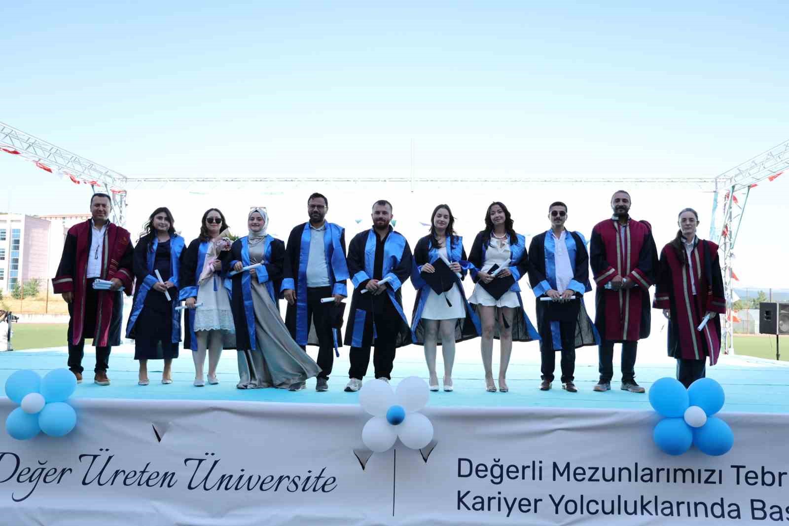 Düzce Üniversitesi’nde mezuniyet heyecanı başladı