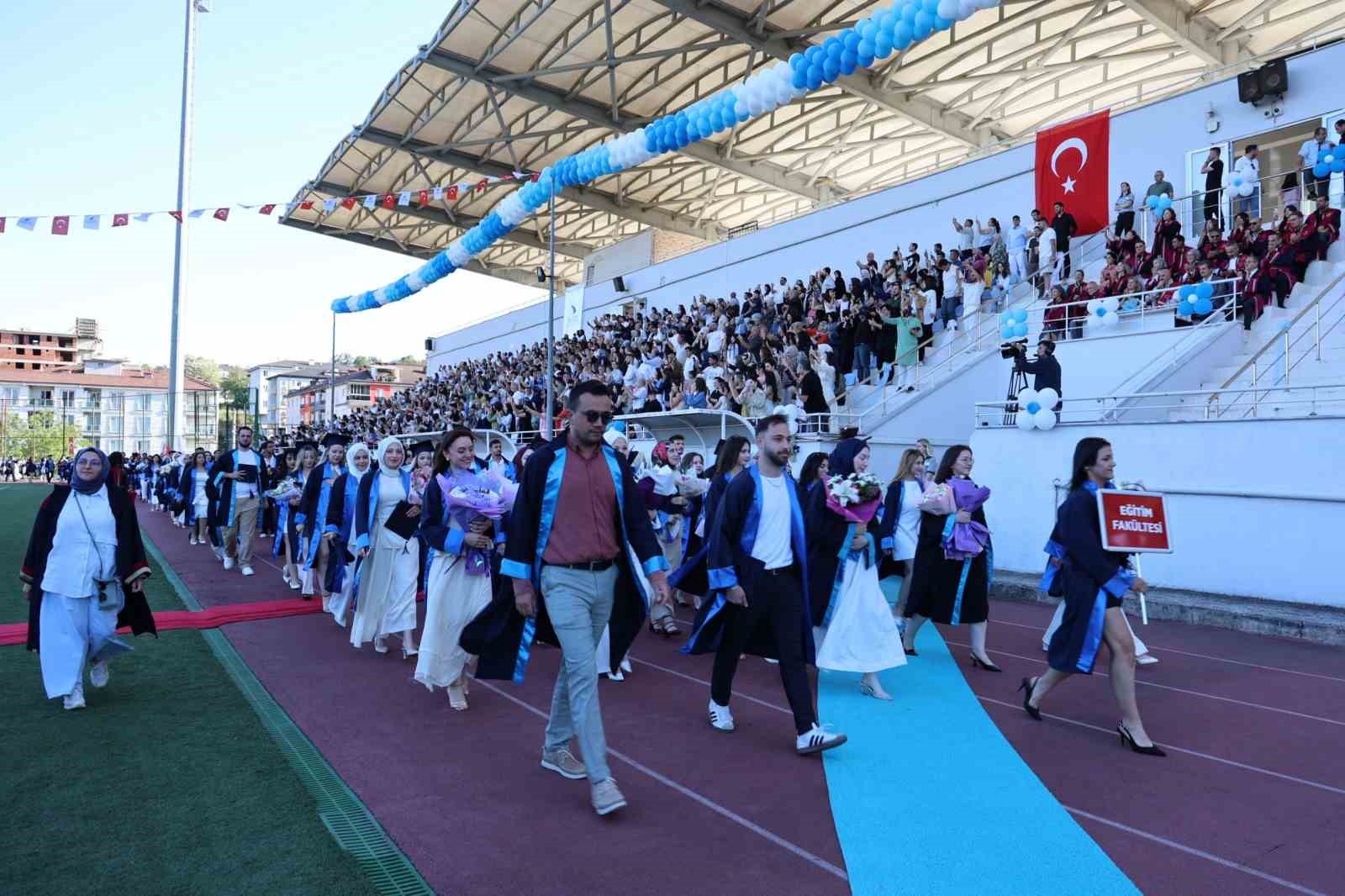 Düzce Üniversitesi’nde mezuniyet heyecanı başladı