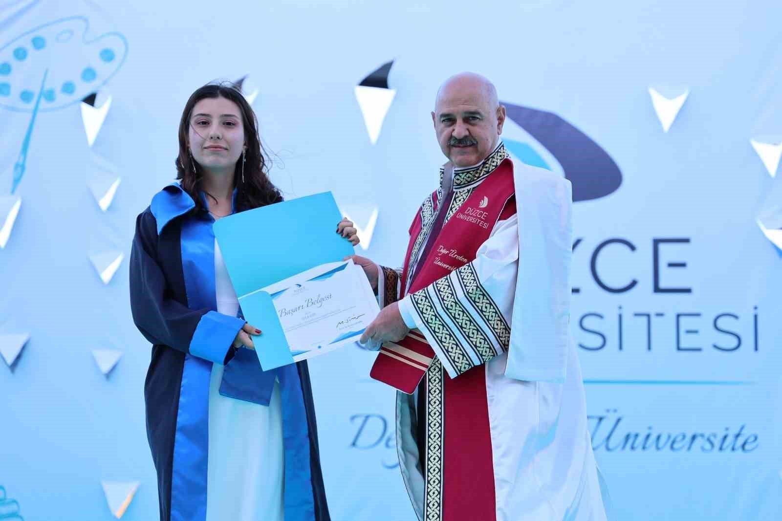 Düzce Üniversitesi’nde mezuniyet heyecanı başladı