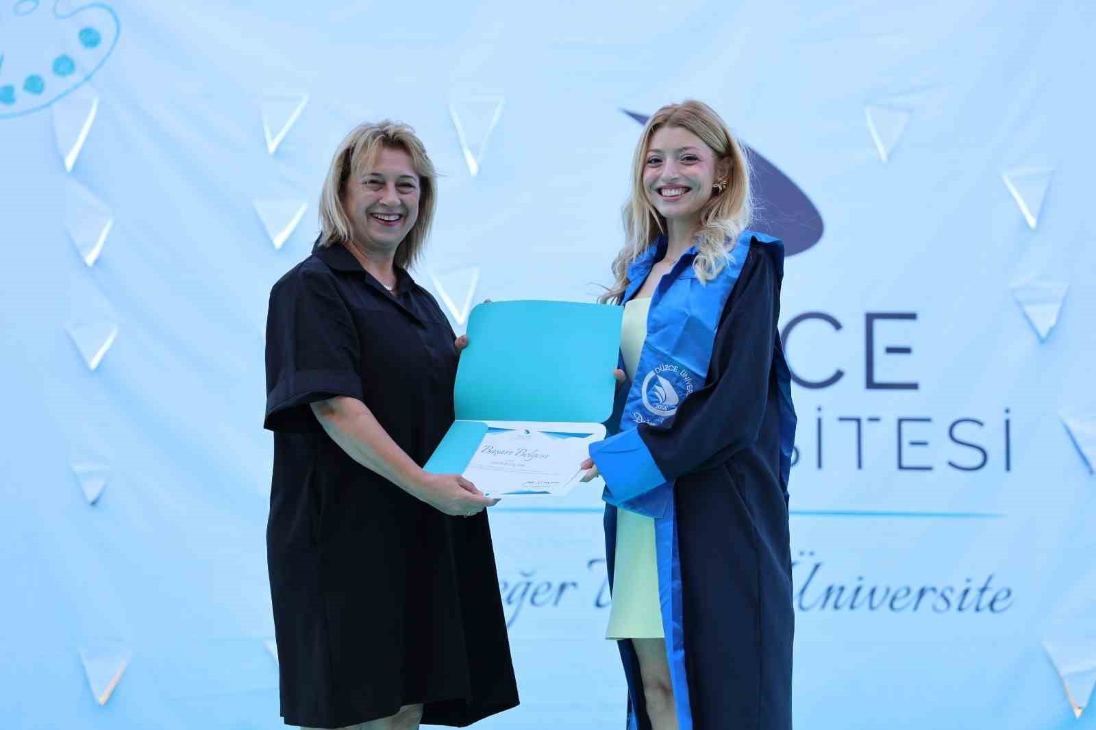 Düzce Üniversitesi’nde mezuniyet heyecanı başladı