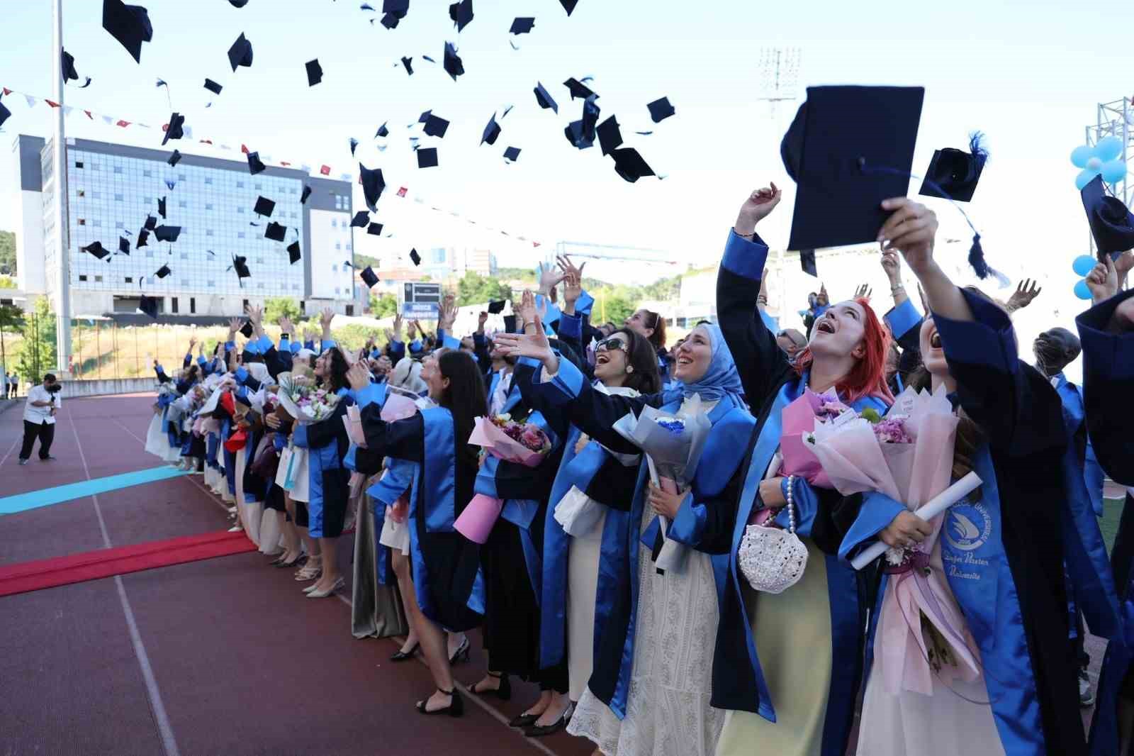 Düzce Üniversitesi’nde mezuniyet heyecanı başladı