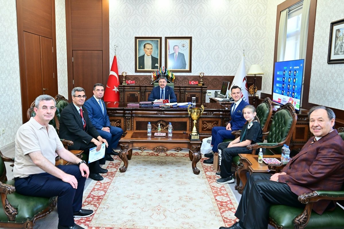 Eskişehir’in gururu Asel Özdalgın, Vali Erdinç Yılmaz’ı ziyaret etti