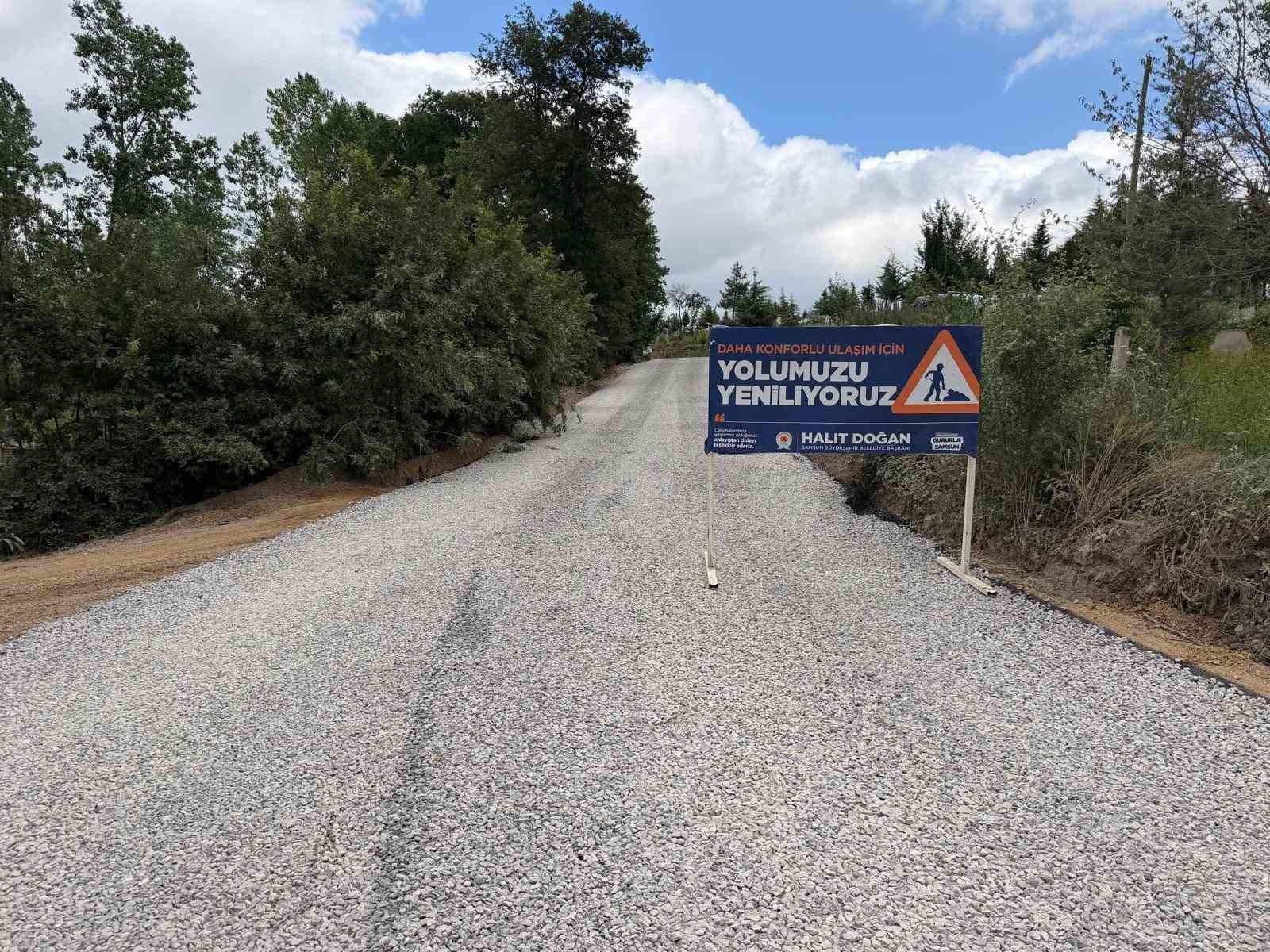 Kırsal mahallenin 40 yıllık asfalt hasreti sona erdi