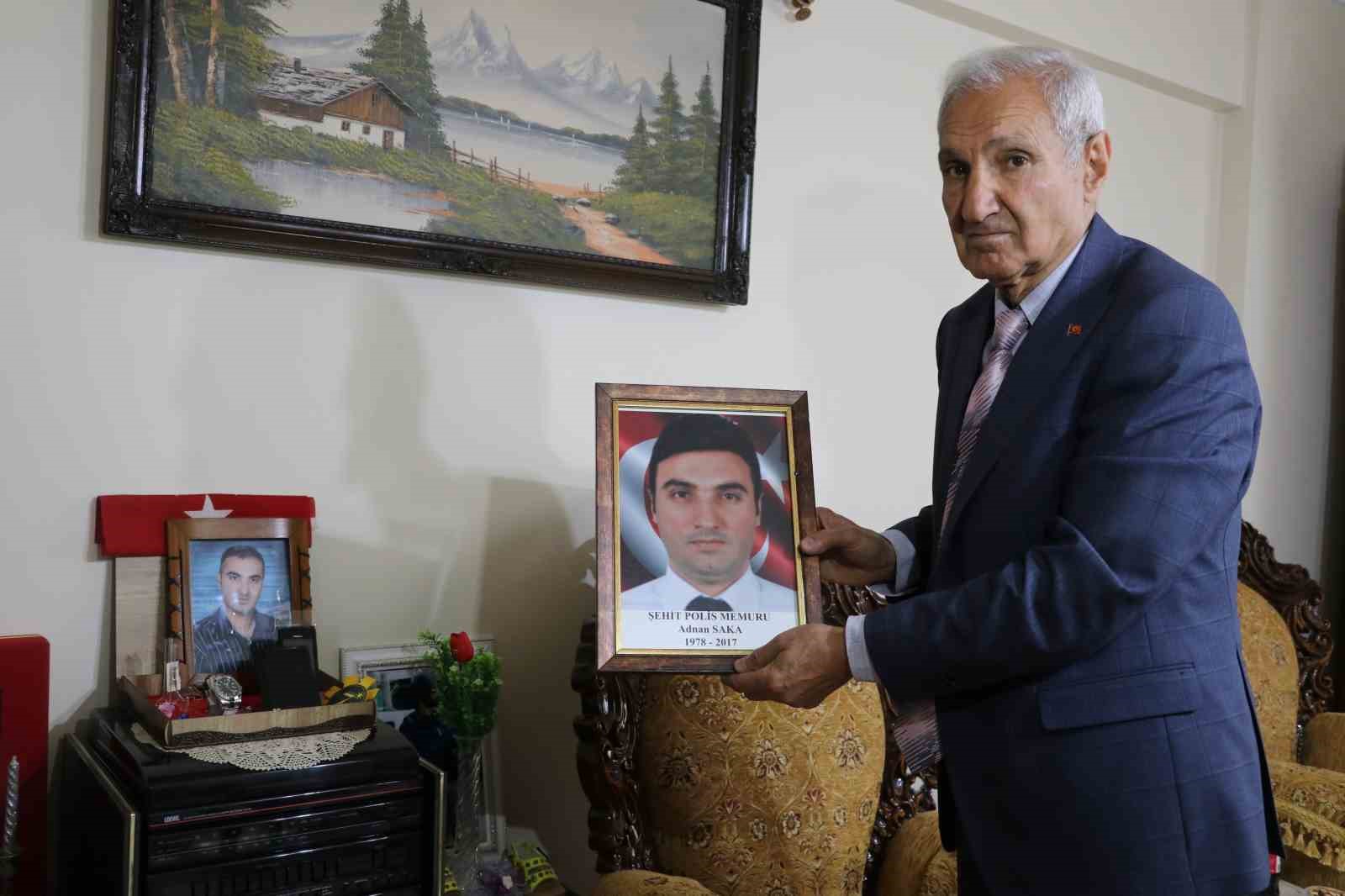 Şehit oğlunun adını 14 bin kitaplık kütüphaneyle yaşatacak