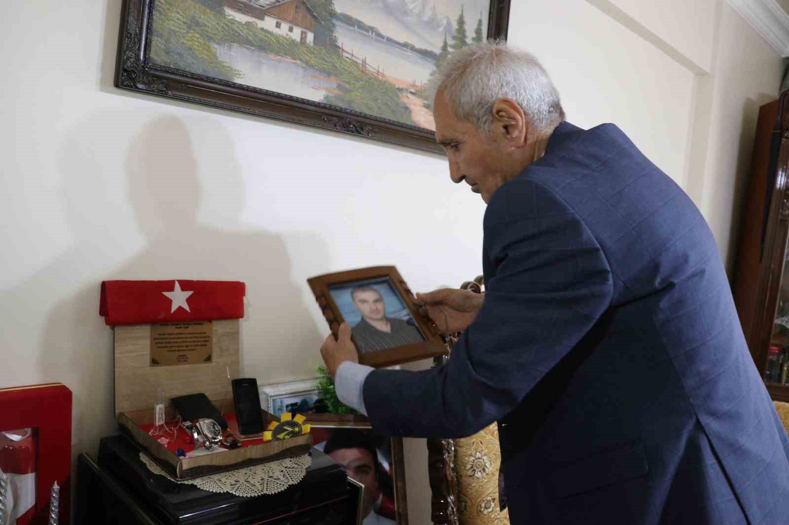 Şehit oğlunun adını 14 bin kitaplık kütüphaneyle yaşatacak