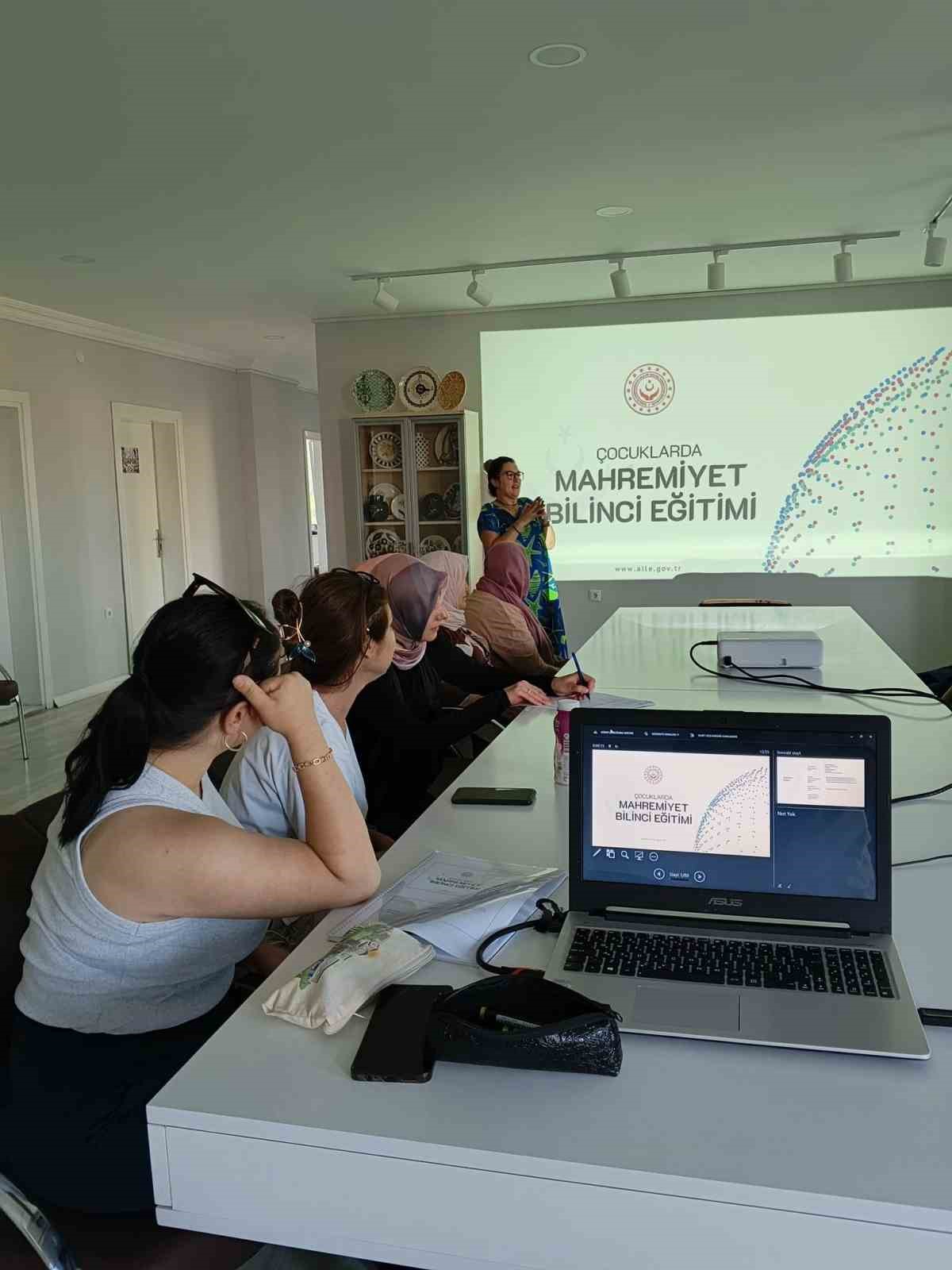 ADEM kursiyerlerine aile içi iletişim ve dijital farkındalık eğitimi verildi