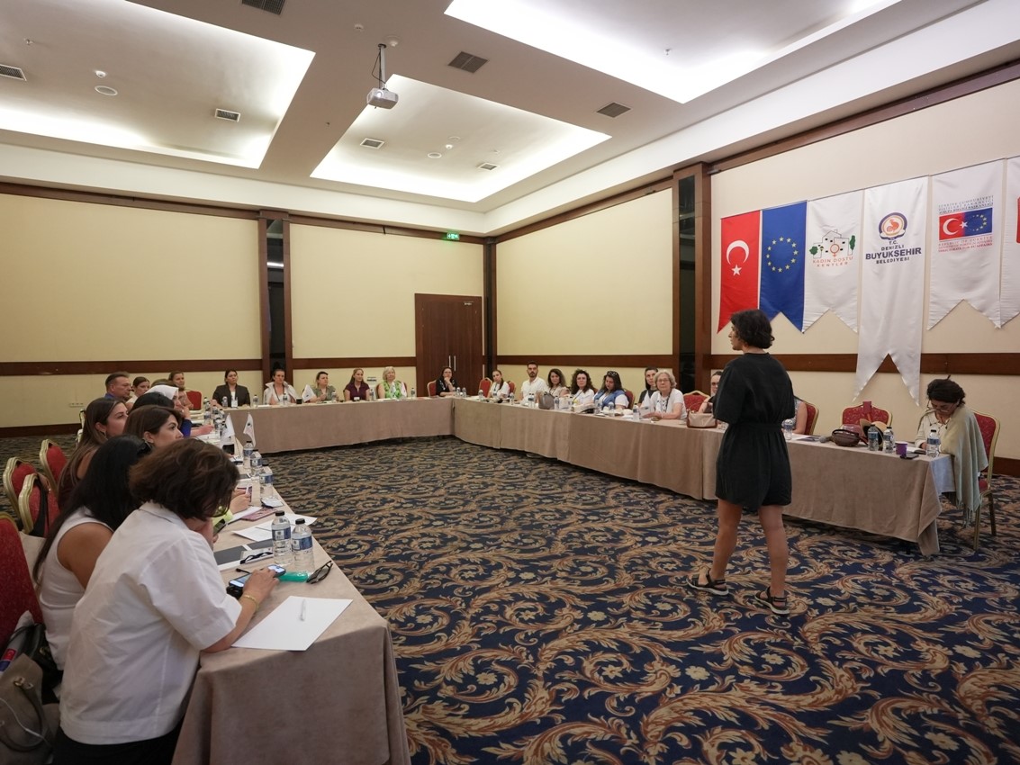 Denizli Büyükşehir, kadın dostu kent için yol haritasını oluşturuyor