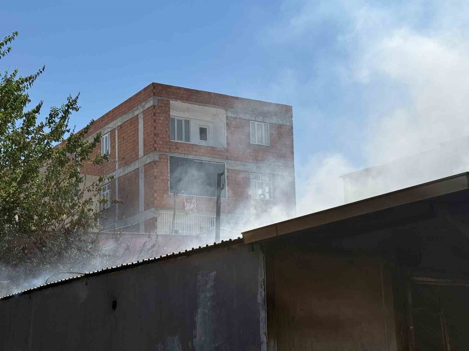 Diyarbakır’da marangoz atölyesinde yangın: 2 yaralı