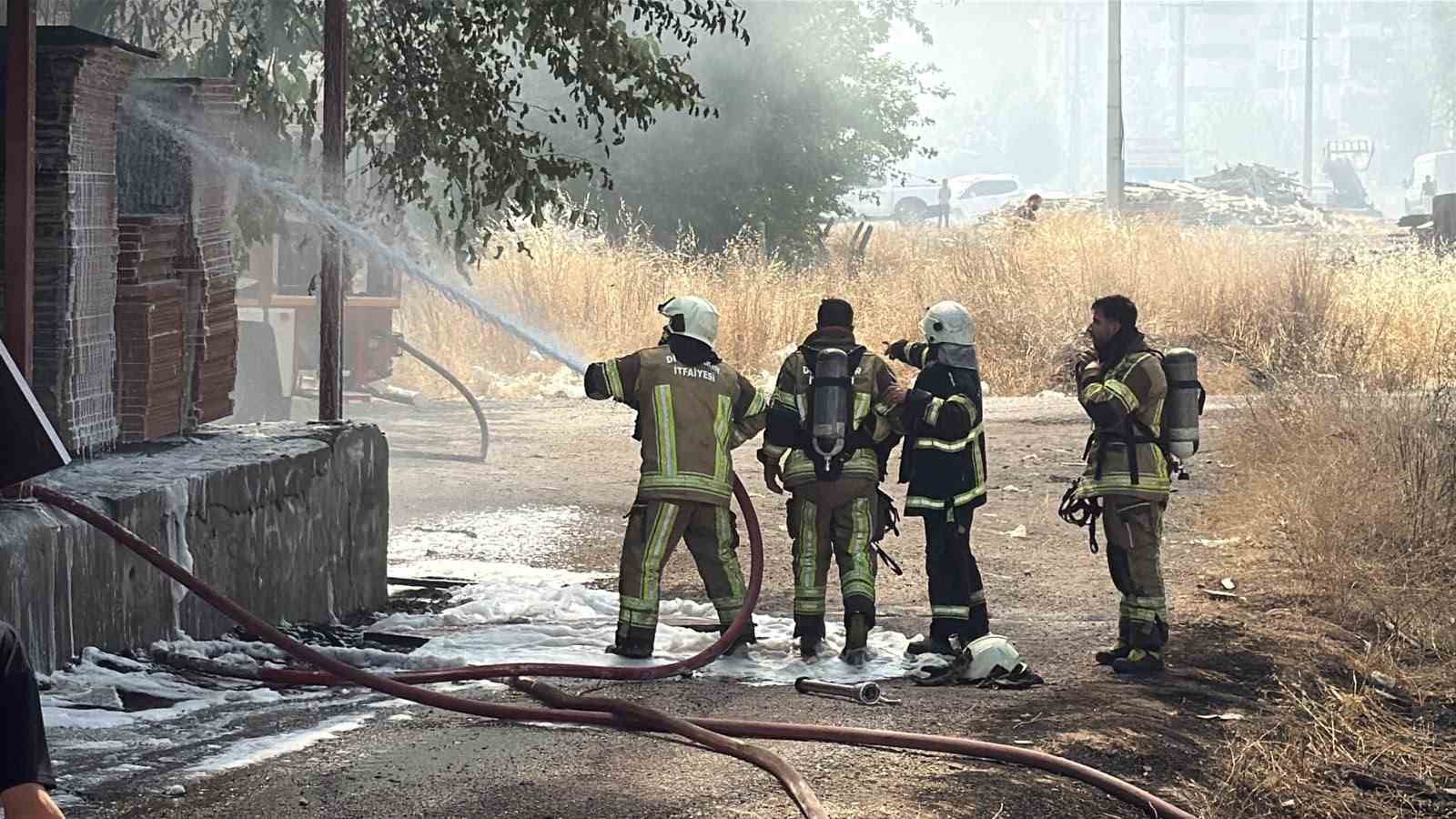 Diyarbakır’da marangoz atölyesinde yangın: 2 yaralı