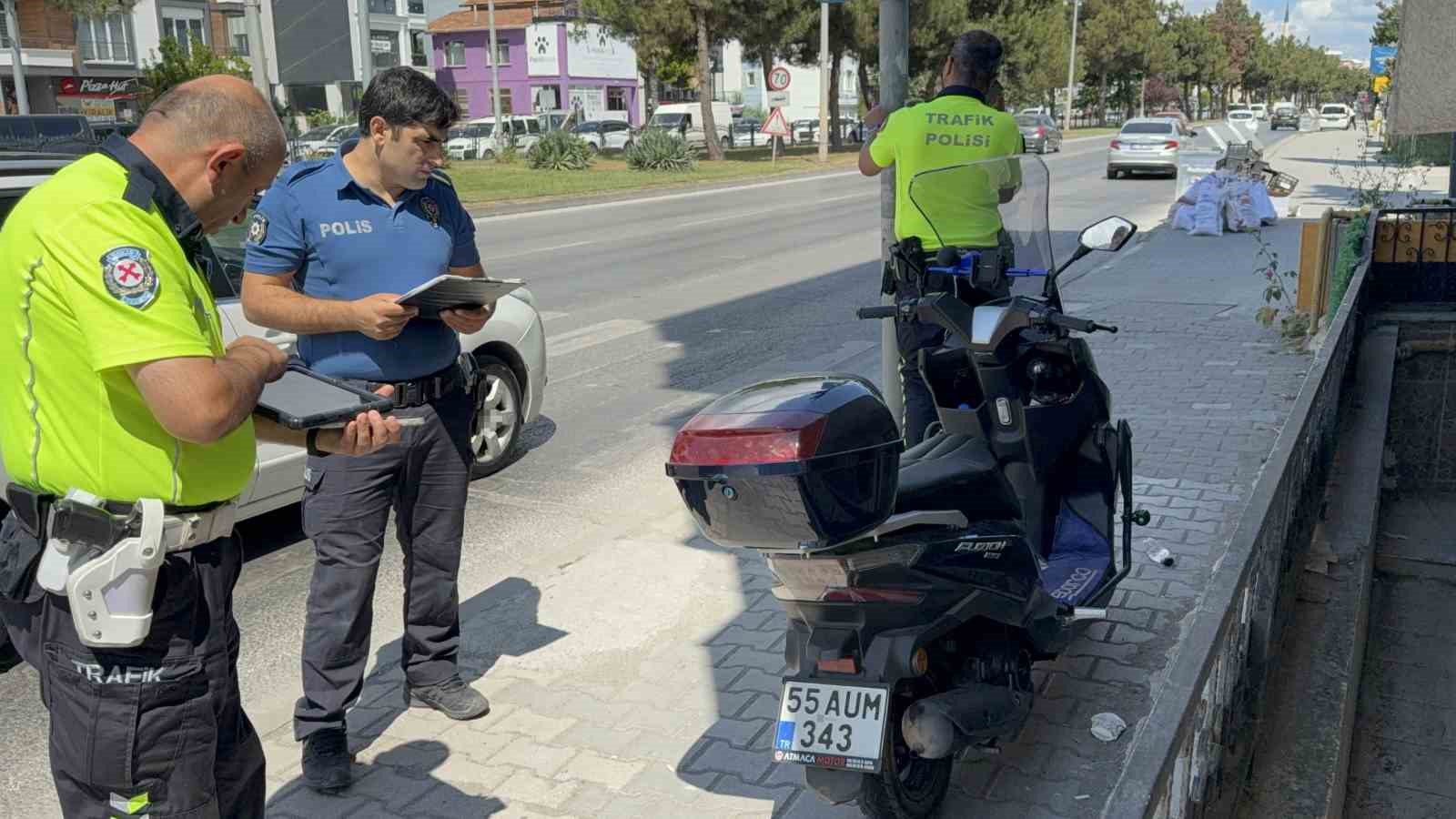 Samsun’da motosiklet devrildi: 2 yaralı