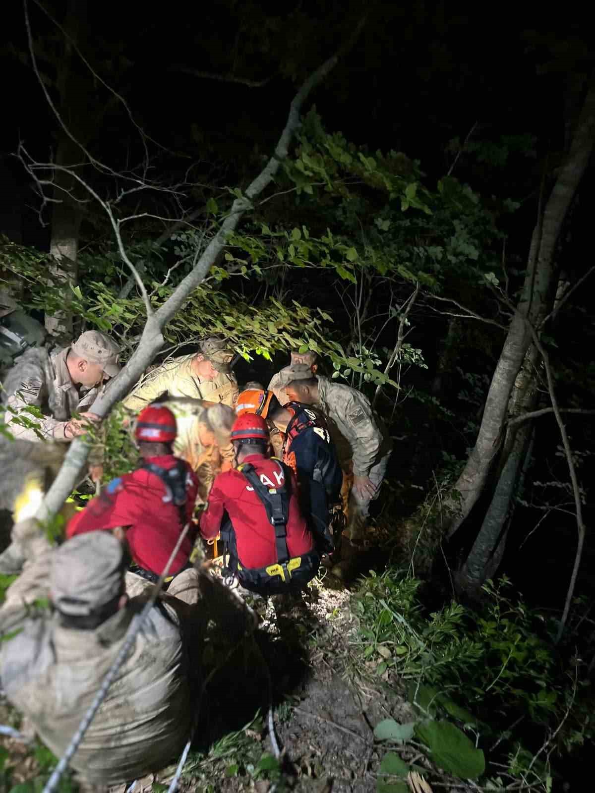 Kastamonu’da uçuruma yuvarlanan şahıs ekipler tarafından kurtarıldı