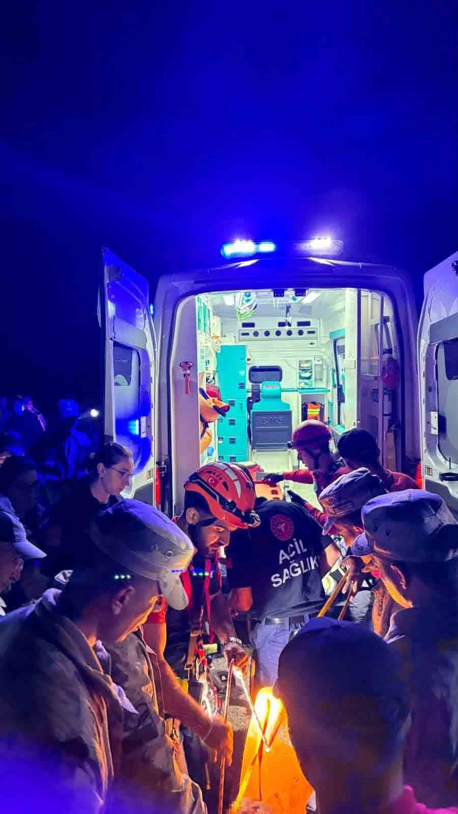 Kastamonu’da uçuruma yuvarlanan şahıs ekipler tarafından kurtarıldı