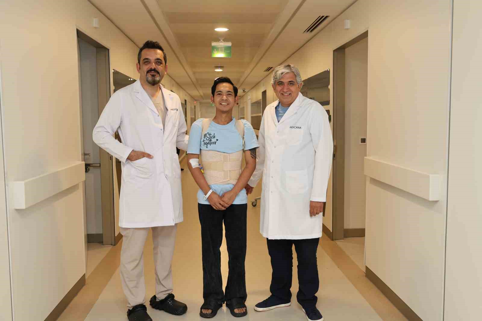 Endonezyalı denizci, İzmir’de sağlığına kavuştu