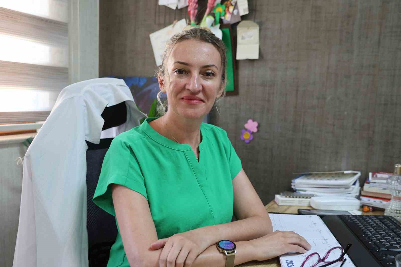 İç Hastalıkları Uzmanı Arslan: "Yaz aylarında hiç terlememek ya da fazla terlemek hastalıkların göstergesi olabilir"