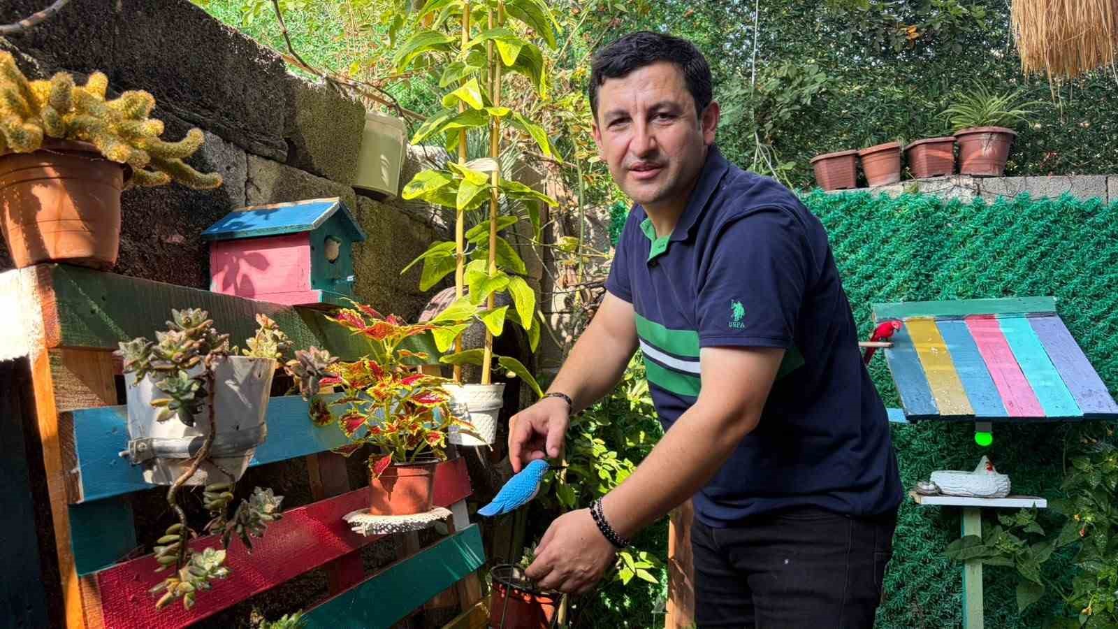 Osmaniye’de sıcaklığa bahçesinde kurduğu yağmurlama sistemiyle çözüm buldu
