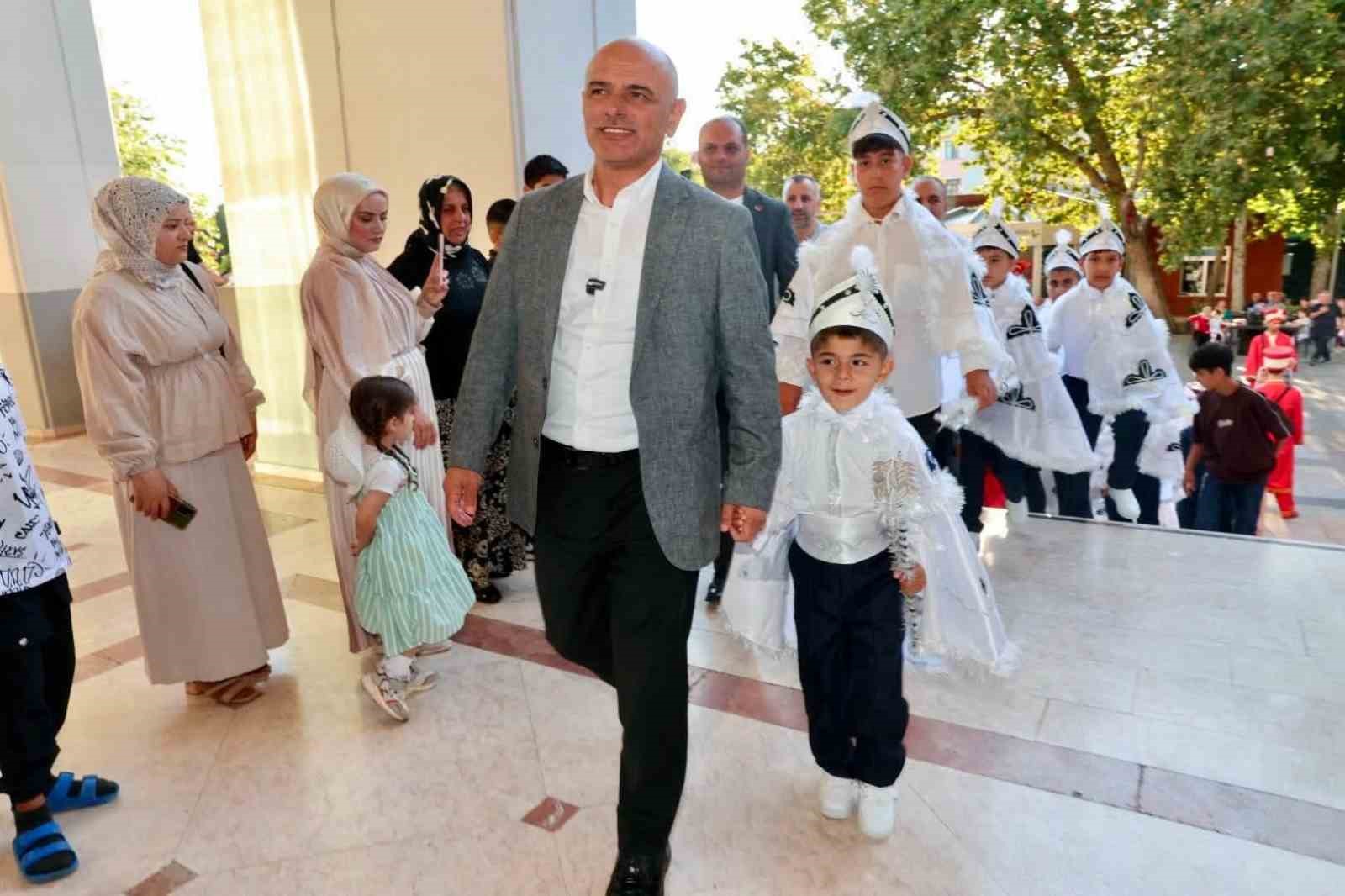 Körfez’de 62 çocuk için sünnet şöleni düzenlendi
