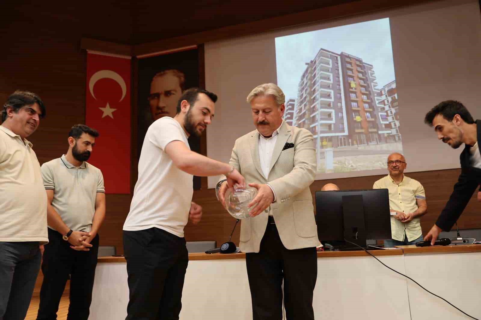 Melikgazi Belediyesi, Battalgazi’deki hak sahiplerini yeni evlerine kavuşturdu