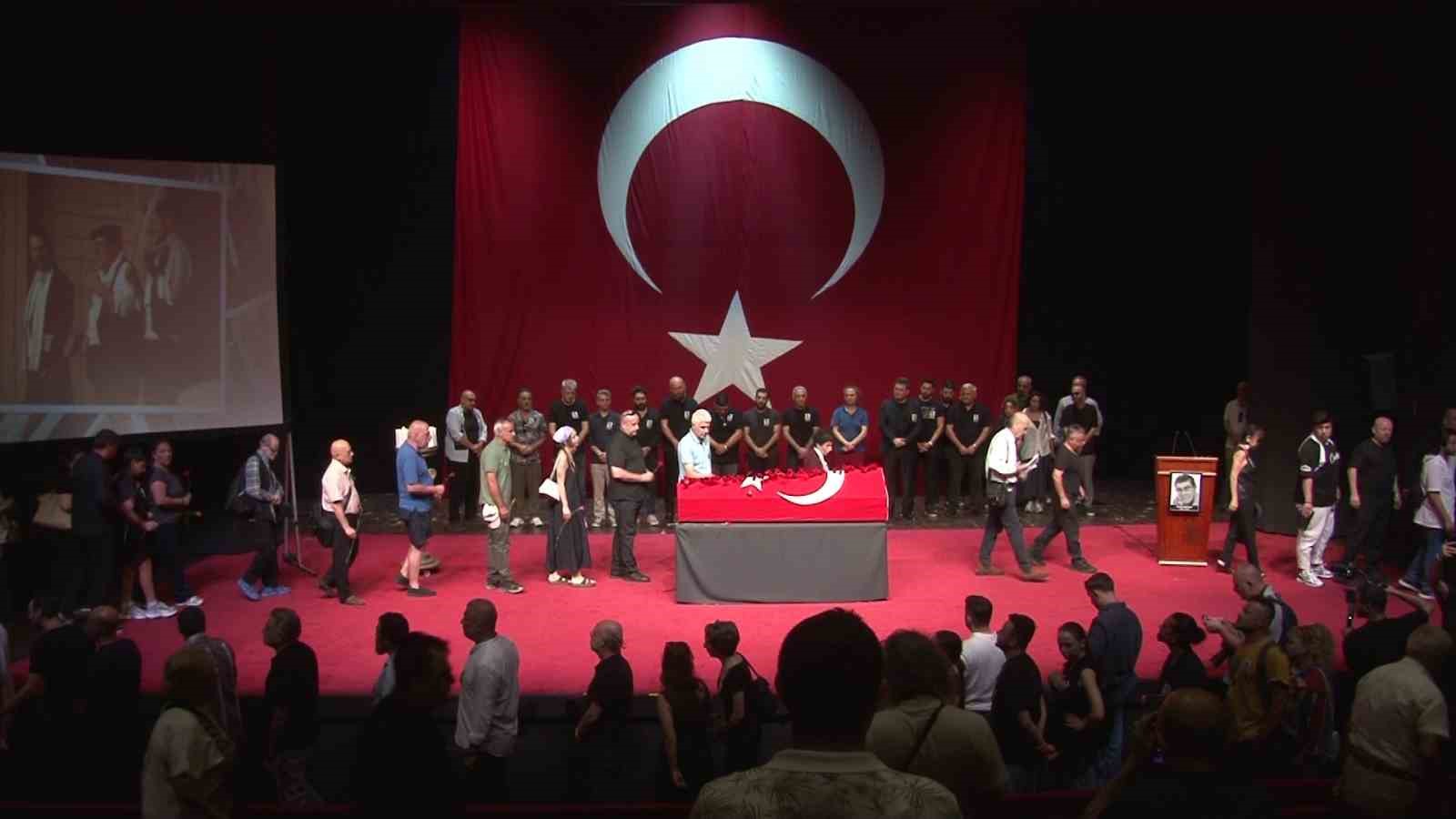 Zihni Göktay için Harbiye’de duygusal veda: Zeynep Göktay, babasının yazdığı mektubu okudu