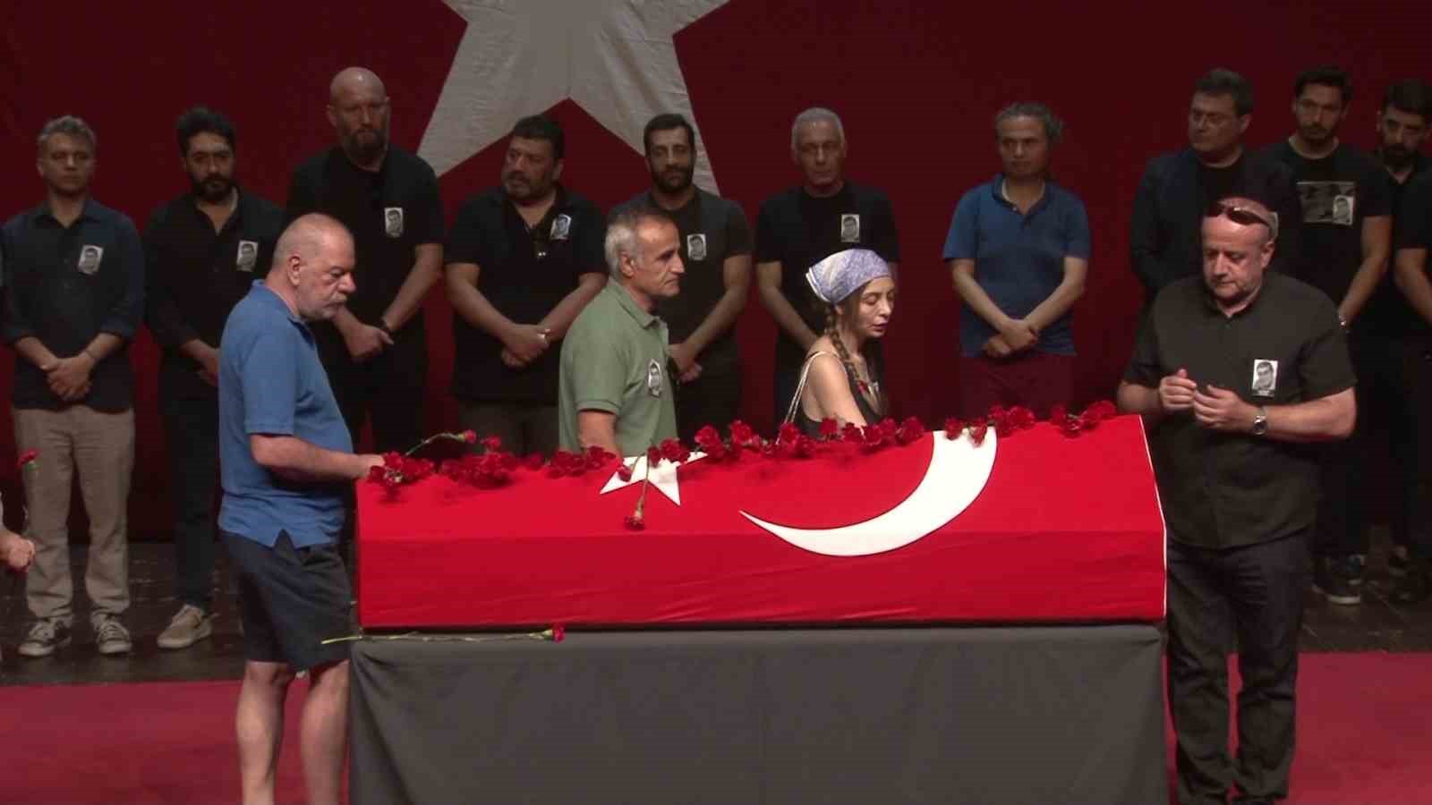 Zihni Göktay için Harbiye’de duygusal veda: Zeynep Göktay, babasının yazdığı mektubu okudu