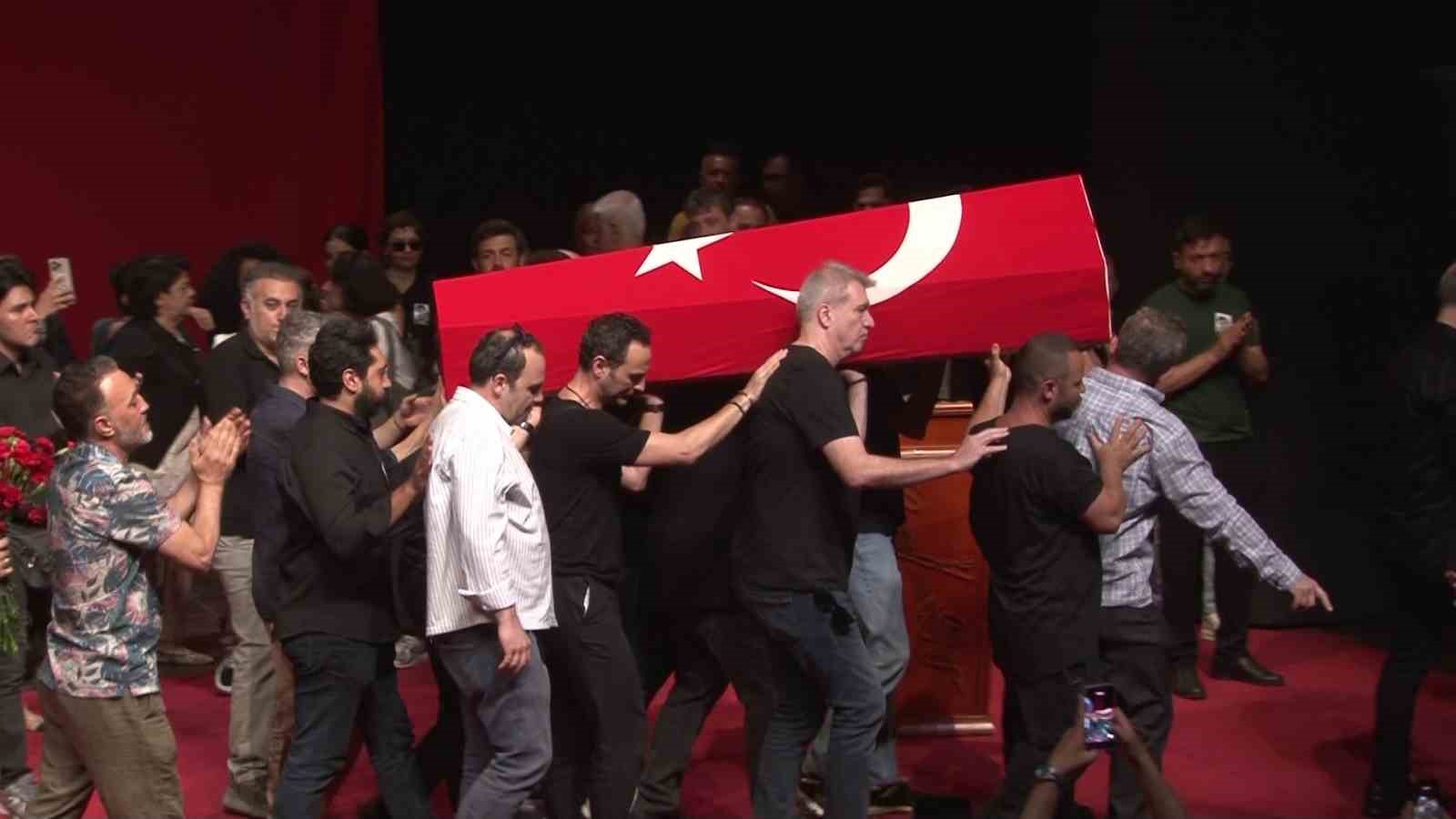 Zihni Göktay için Harbiye’de duygusal veda: Zeynep Göktay, babasının yazdığı mektubu okudu