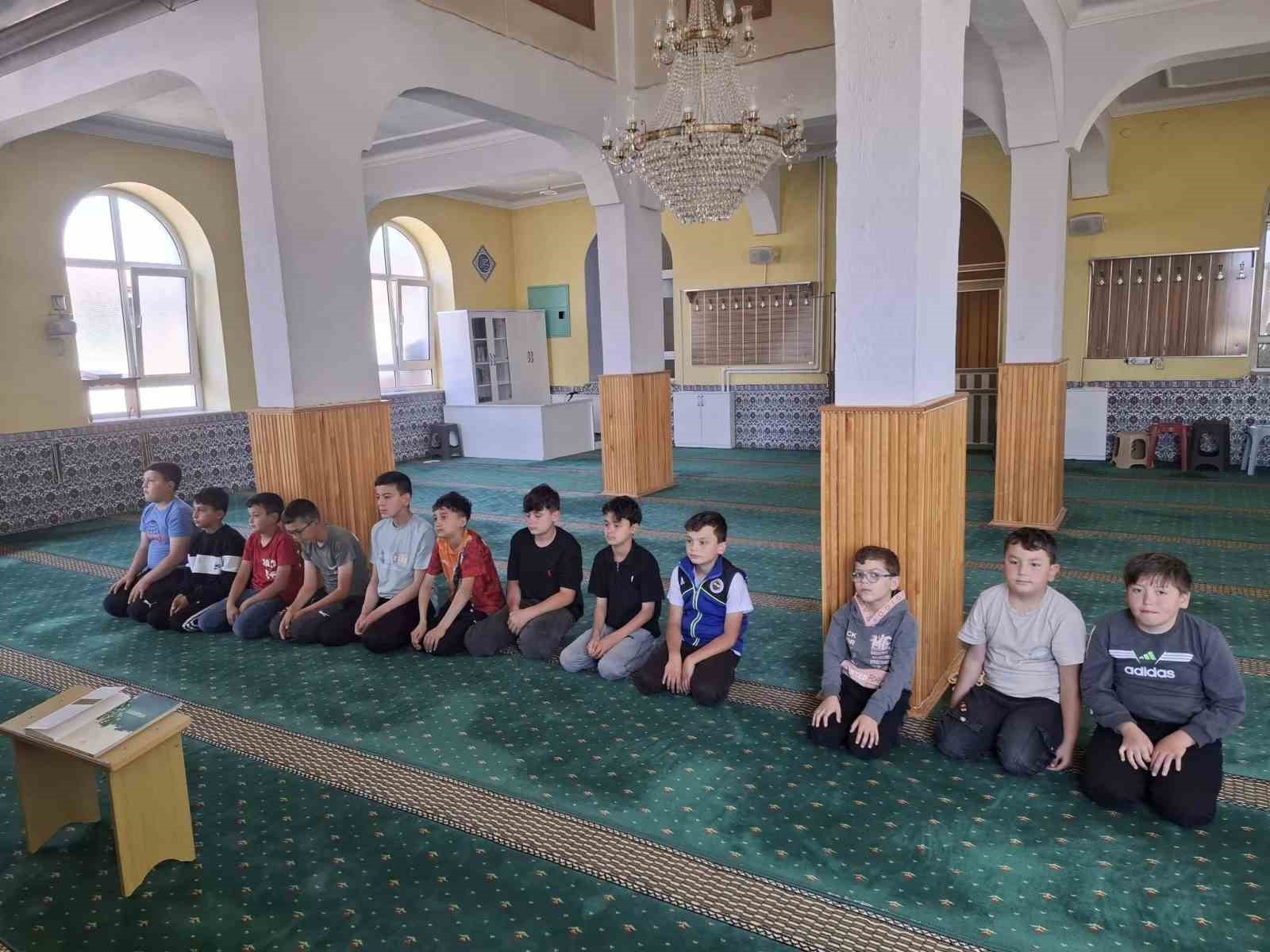 Emet’te Yaz Kur’an Kurslarına yoğun ilgi
