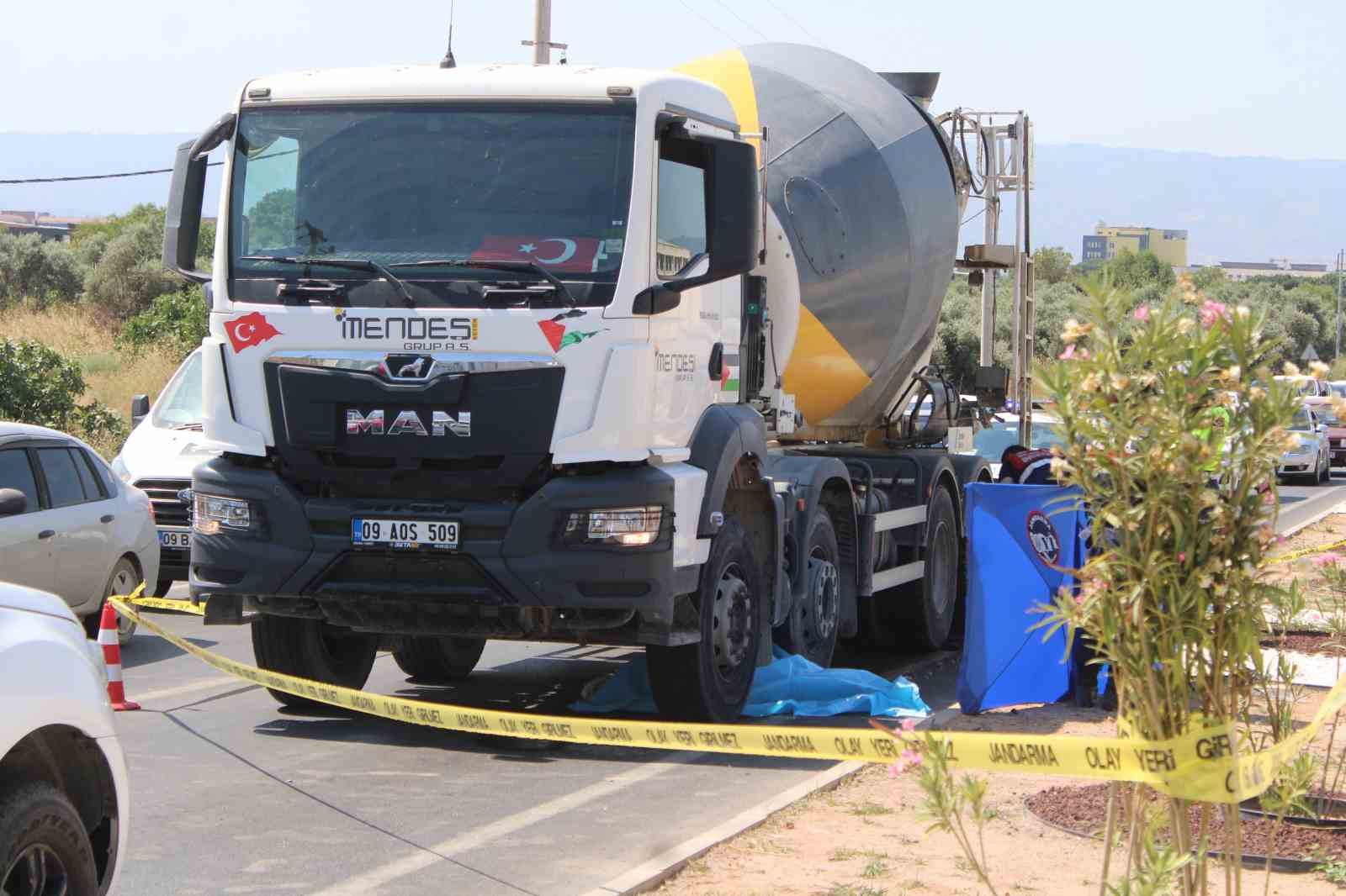 Beton mikserinin altında kaldı, kaza anı görüntüleri ortaya çıktı