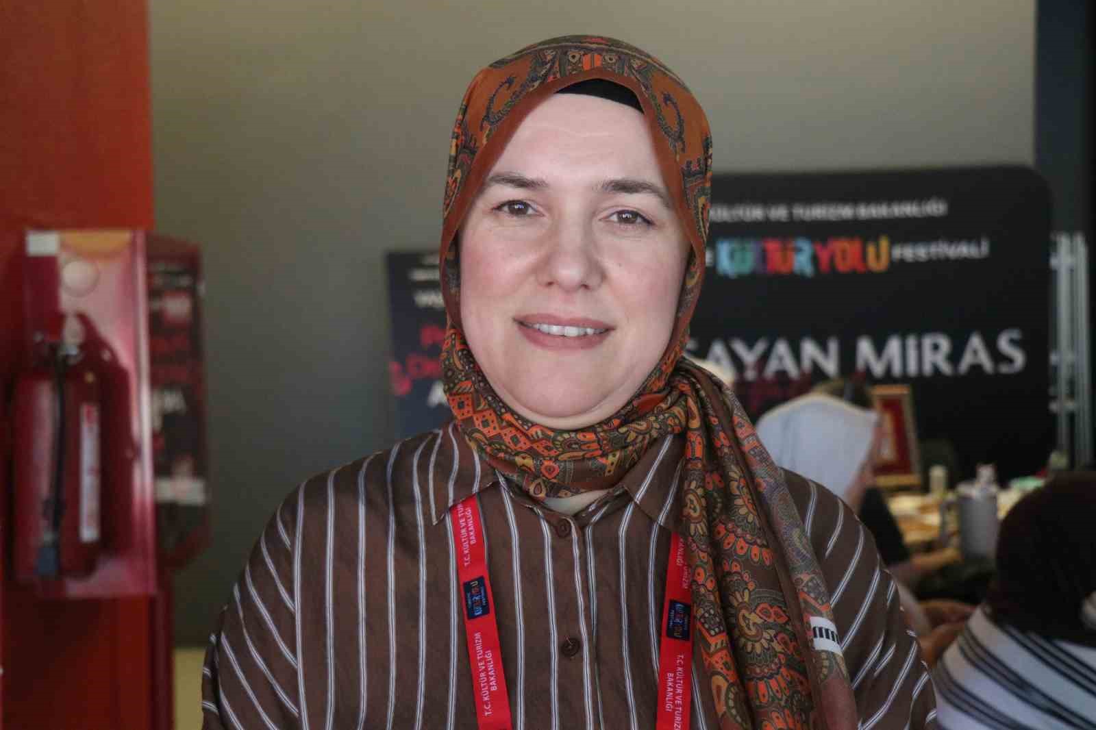 Sakarya Kültür Yolu Festivali’nde kadınlar porselen dekorlama atölyesinde buluştu