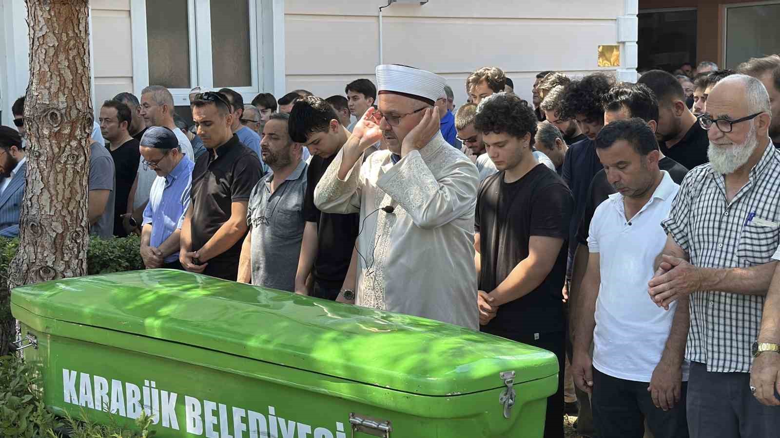 Ormanda ölü bulunan kayıp öğrenci son yolculuğuna uğurlandı