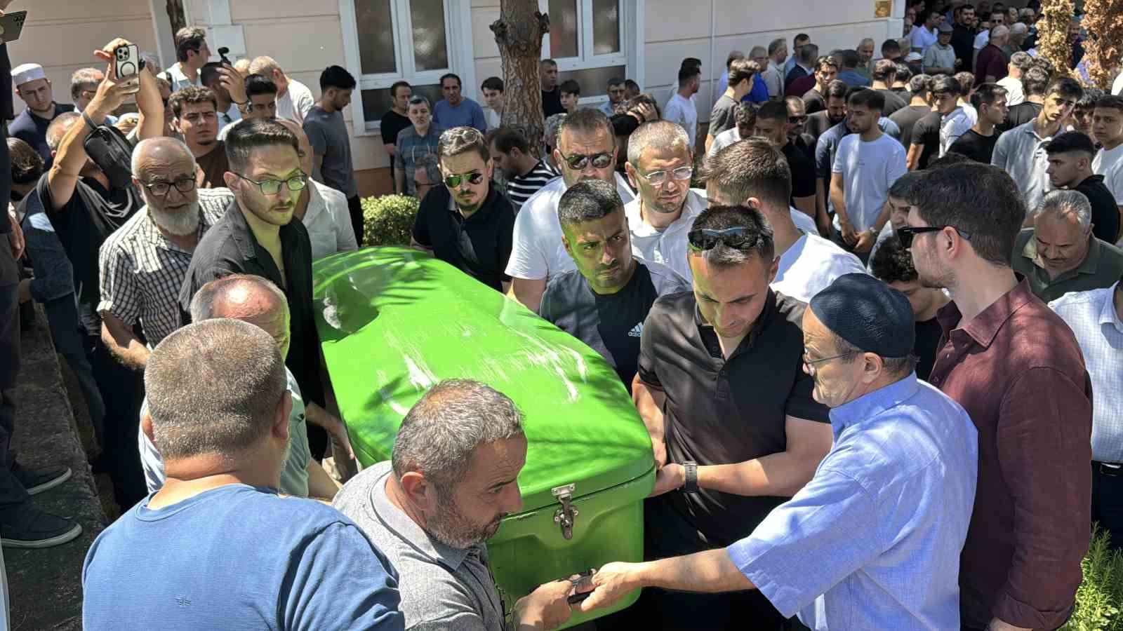 Ormanda ölü bulunan kayıp öğrenci son yolculuğuna uğurlandı