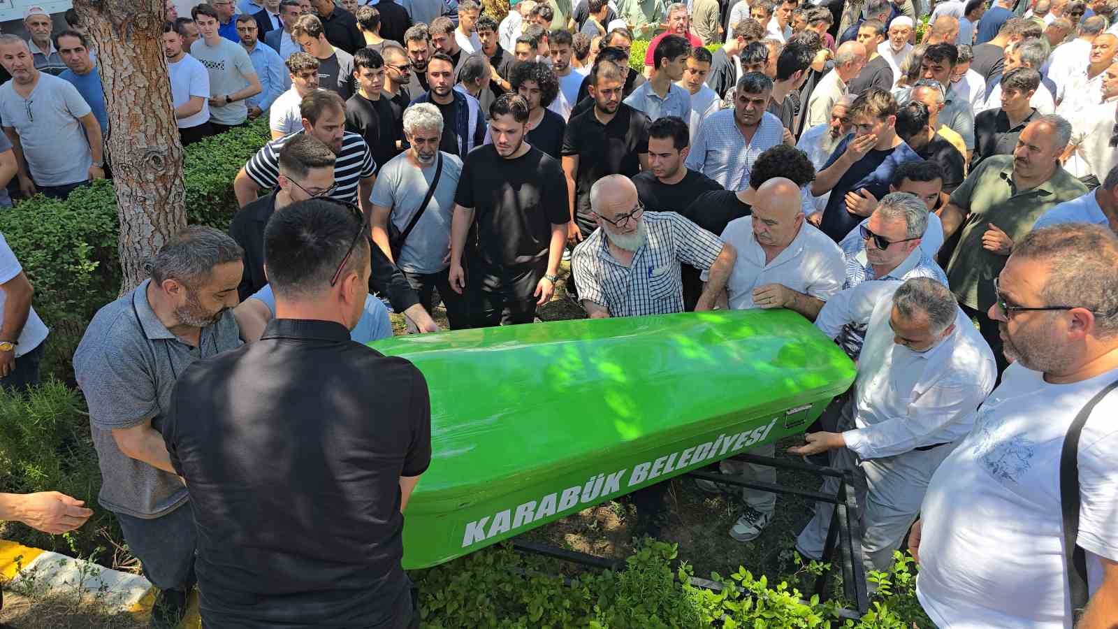Ormanda ölü bulunan kayıp öğrenci son yolculuğuna uğurlandı