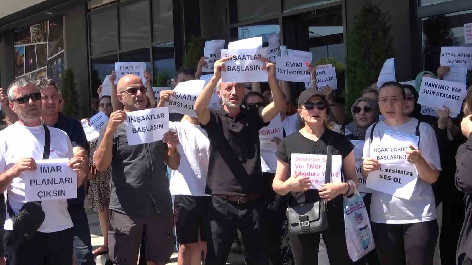 Atış Yapı mağdurları Downtown önünde toplandı: "Evimizi istiyoruz"