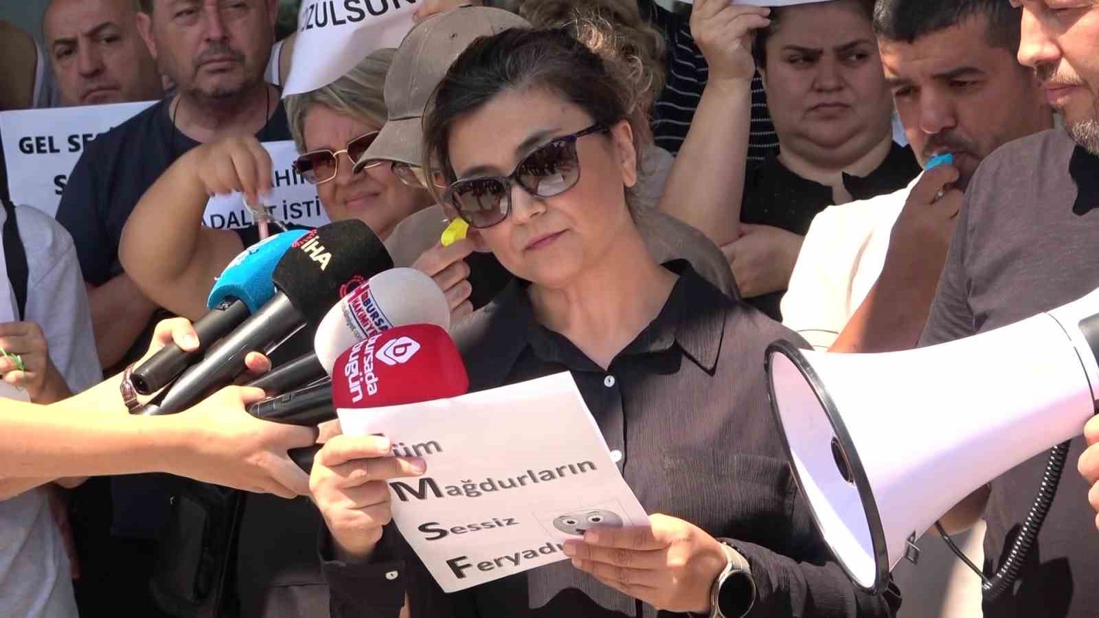 Atış Yapı mağdurları Downtown önünde toplandı: "Evimizi istiyoruz"