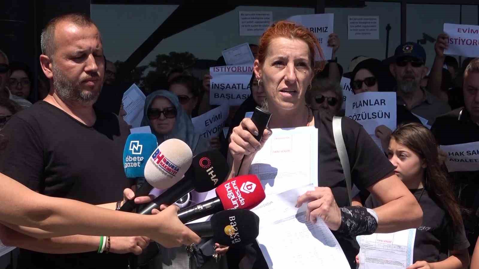 Atış Yapı mağdurları Downtown önünde toplandı: "Evimizi istiyoruz"