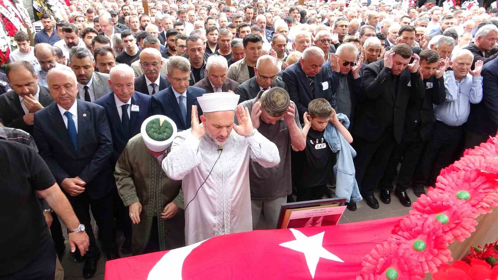Devlet eski bakanlarından Dr. Burhan Kara son yolculuğuna uğurlandı