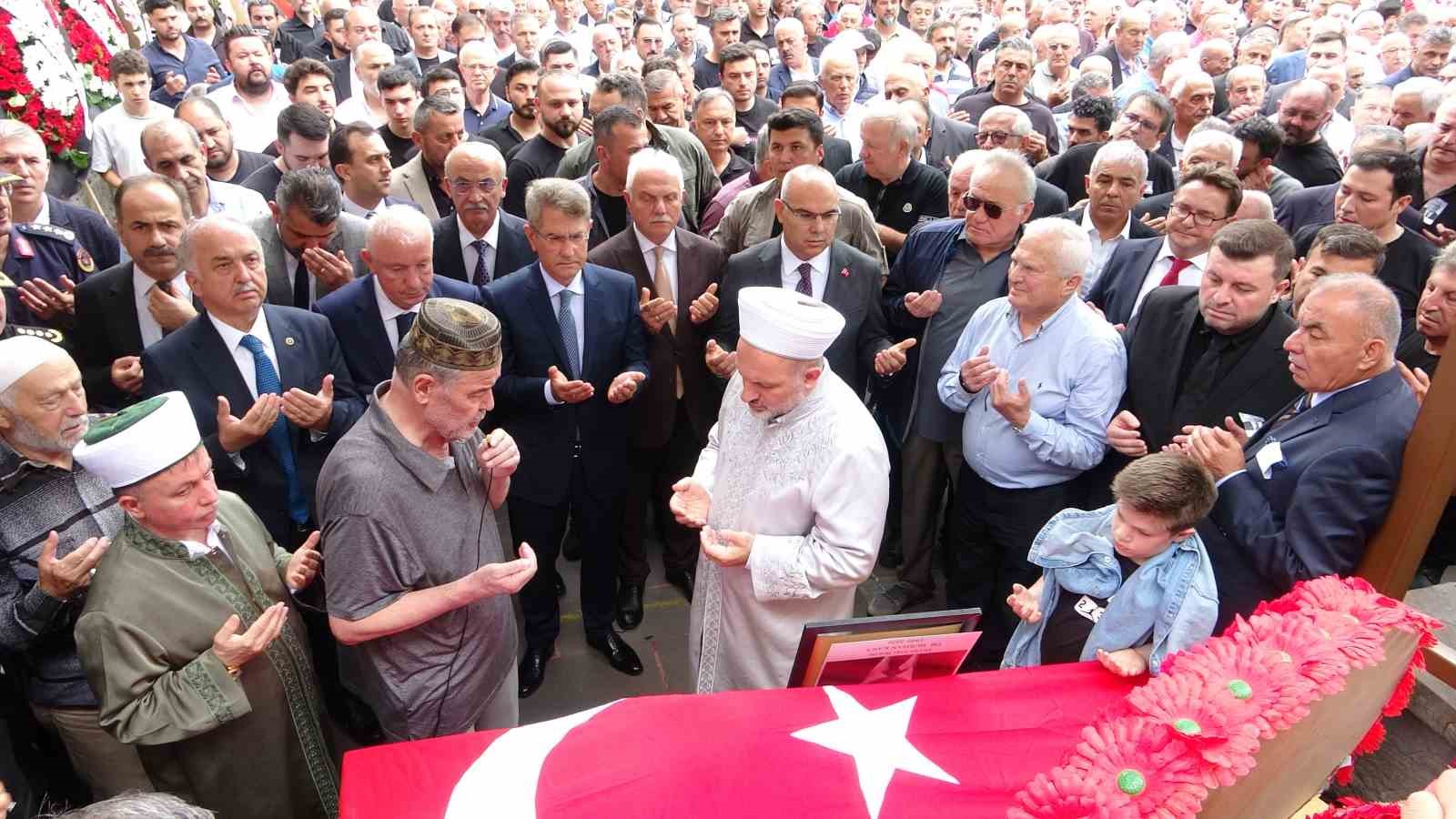 Devlet eski bakanlarından Dr. Burhan Kara son yolculuğuna uğurlandı